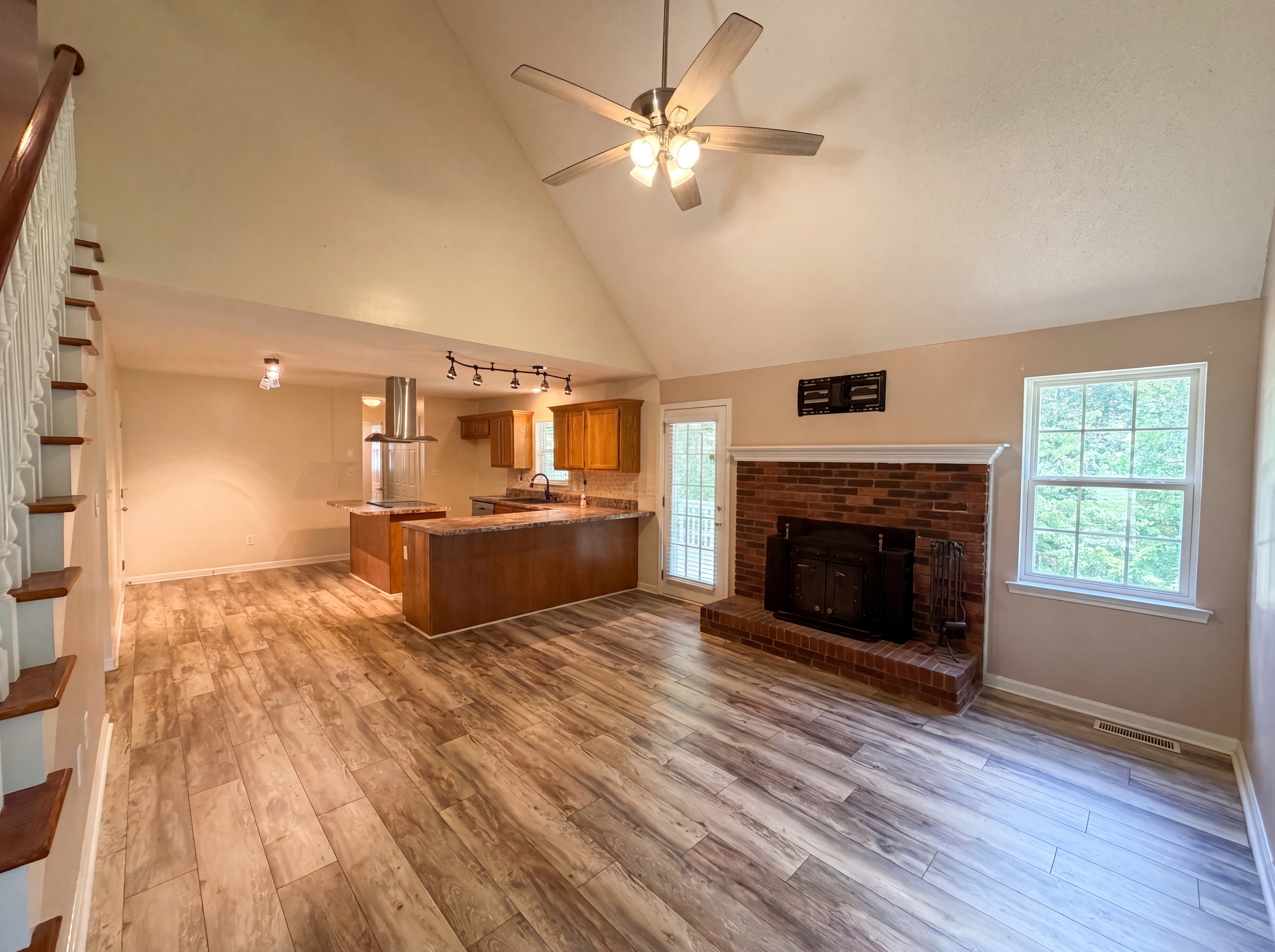 Photo 3 of 27 of 311 Hickory Wood Dr, Kannapolis, NC