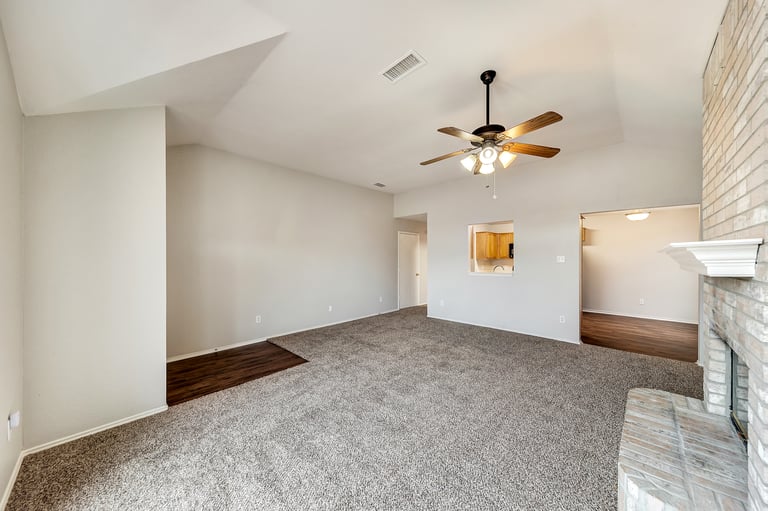Photo 11 of 26 - 905 Sharp Dr, Cedar Hill, TX 75104