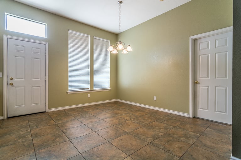Photo 5 of 21 - 410 Stefhanie Dr, Celina, TX 75009