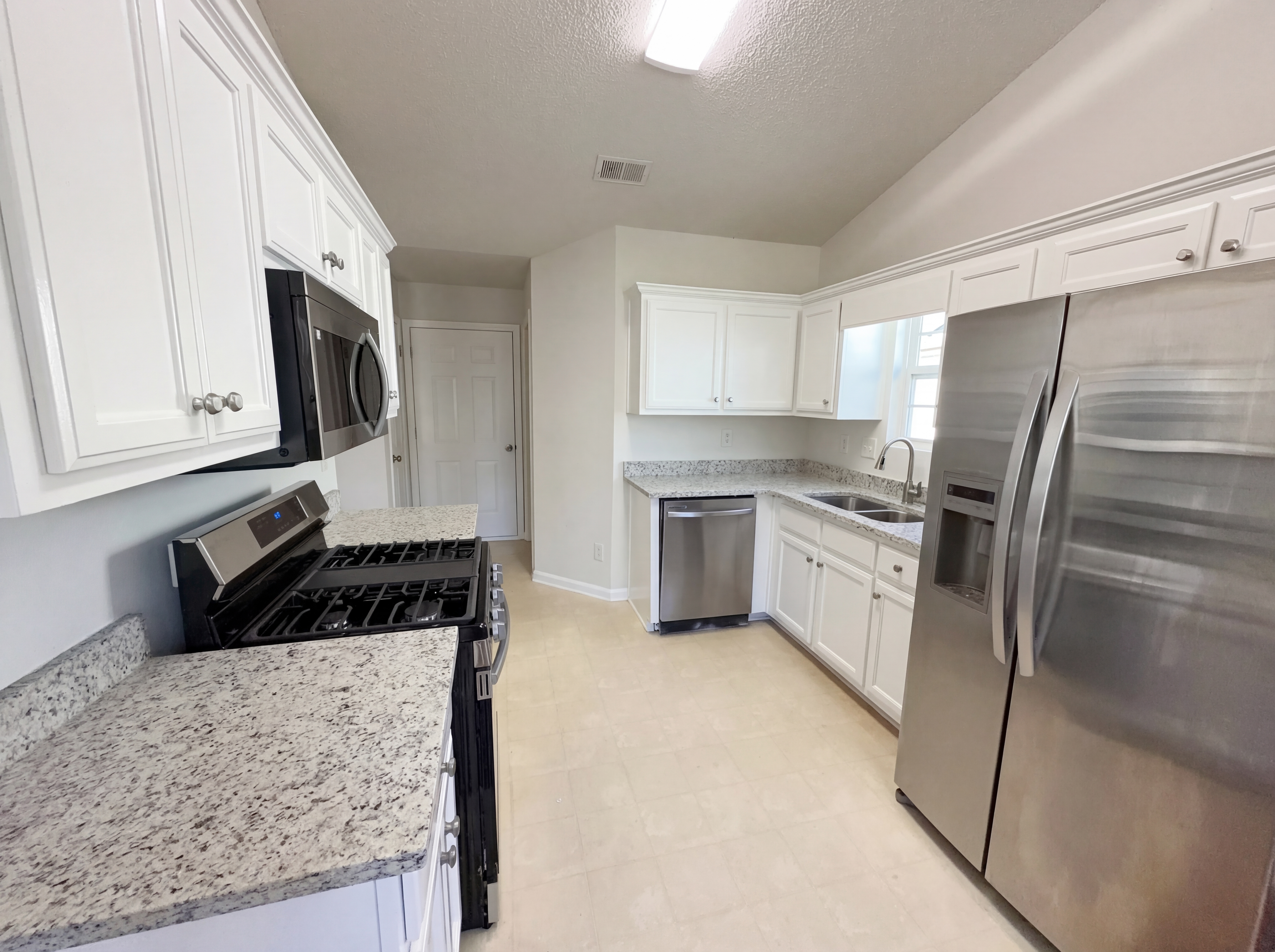 Photo 8 of 18 of 124 Amelia Garden Way, Lawrenceville, GA