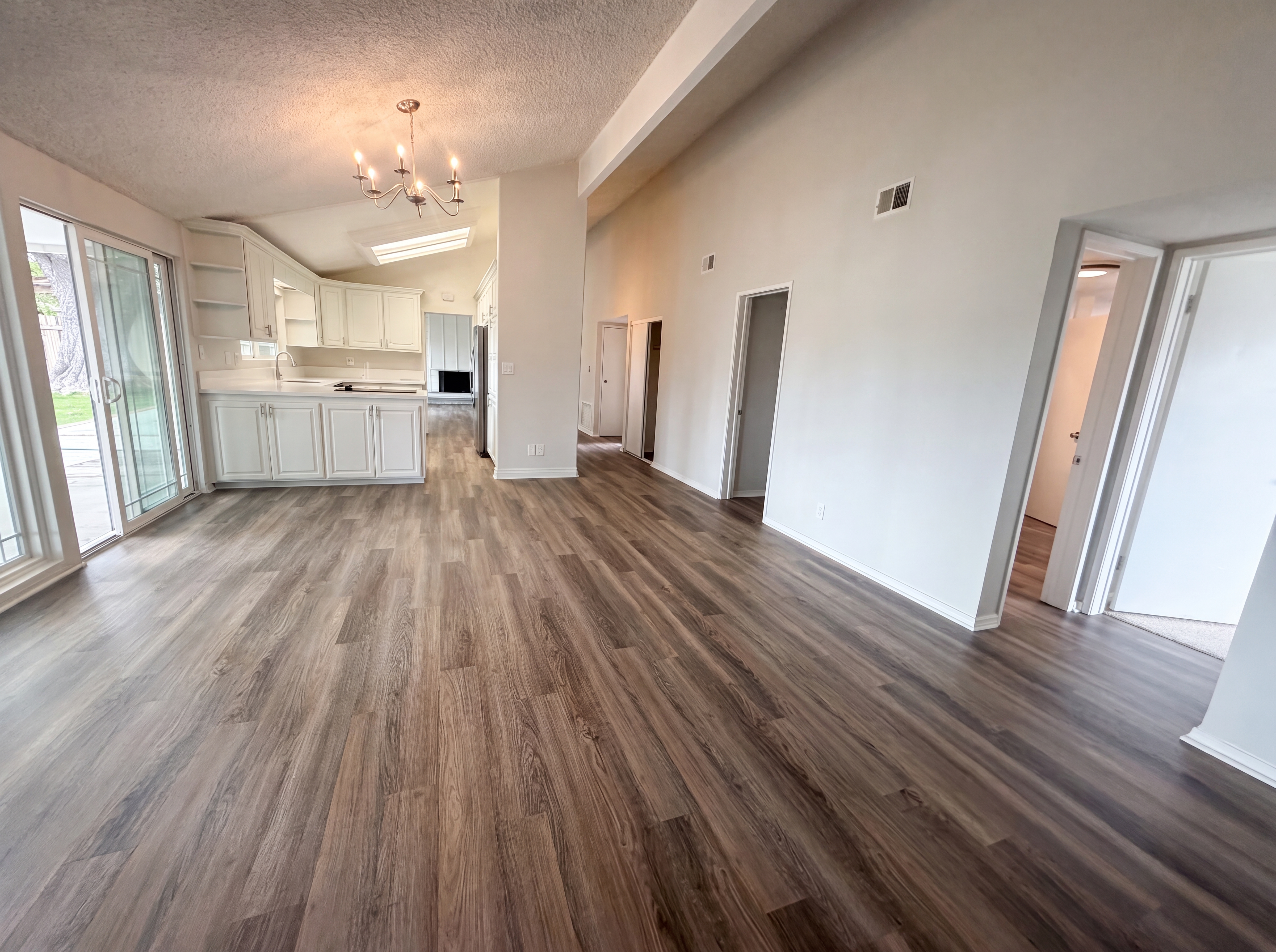 Photo 6 of 29 of 18400 Bermuda St, LOS ANGELES, CA