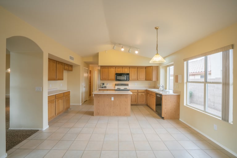 Photo 3 of 28 - 9923 N 58th Dr, Glendale, AZ 85302