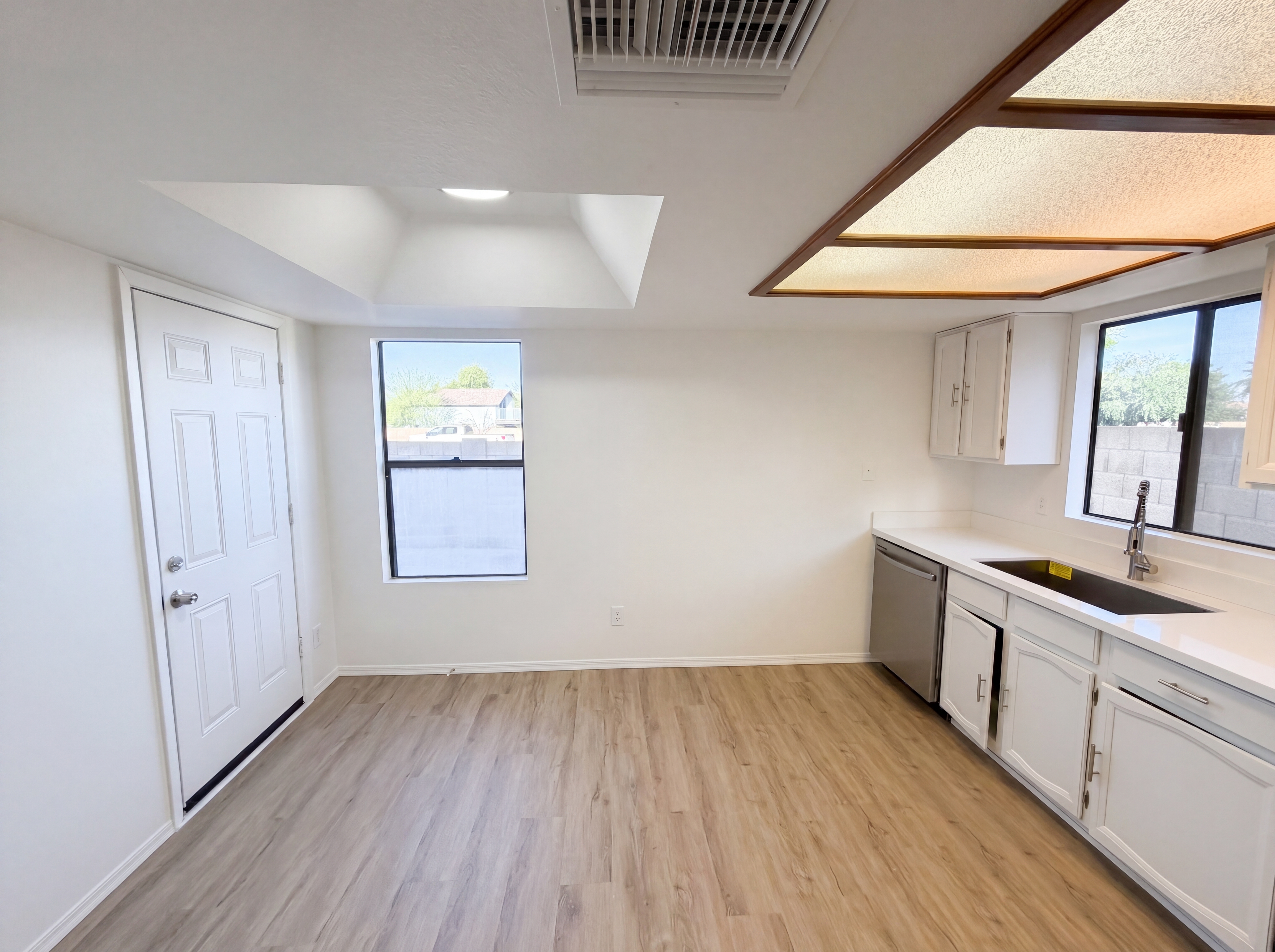 Photo 6 of 22 of 11820 N 66th Dr, Glendale, AZ