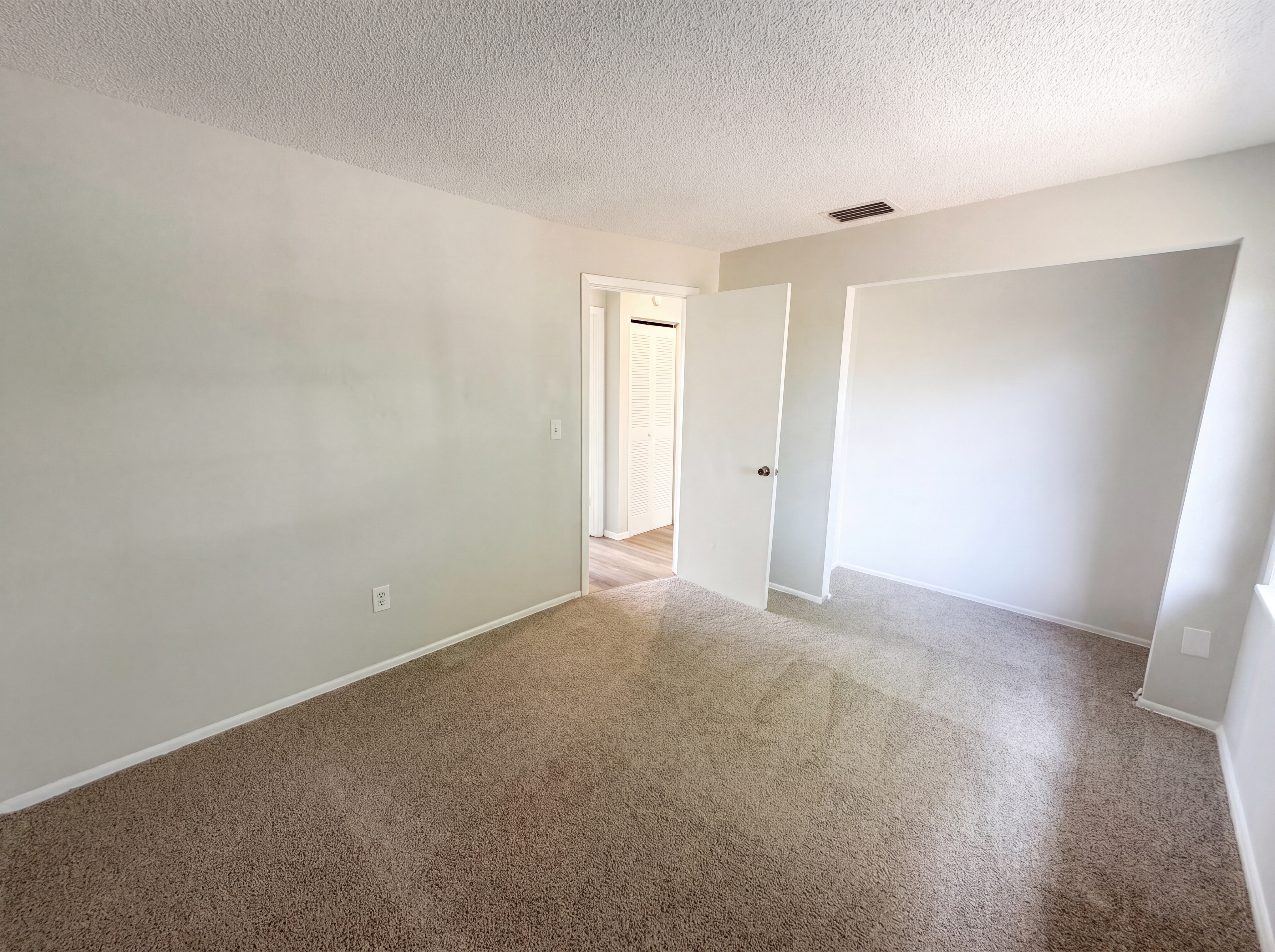 Photo 4 of 20 of 3130 Ludlow Dr, New Port Richey, FL
