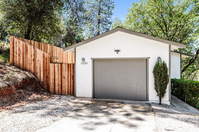 Property photo 1 of 17520 Anona Ct