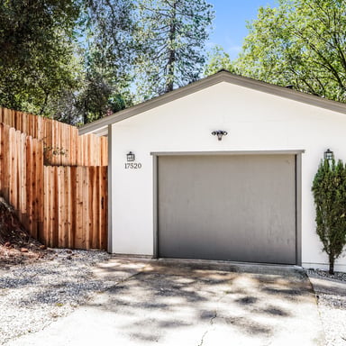 Property photo 1 of 17520 Anona Ct