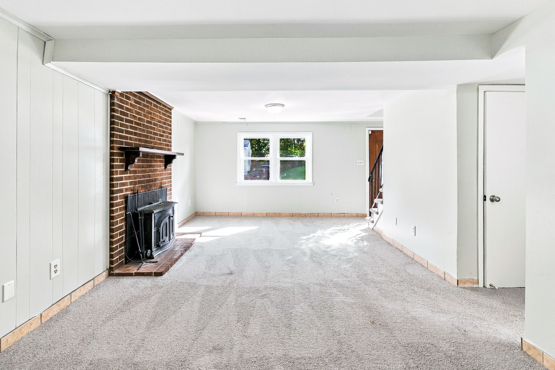 Photo 9 of 21 of 4916 Longhorn Dr, Woodbridge, VA