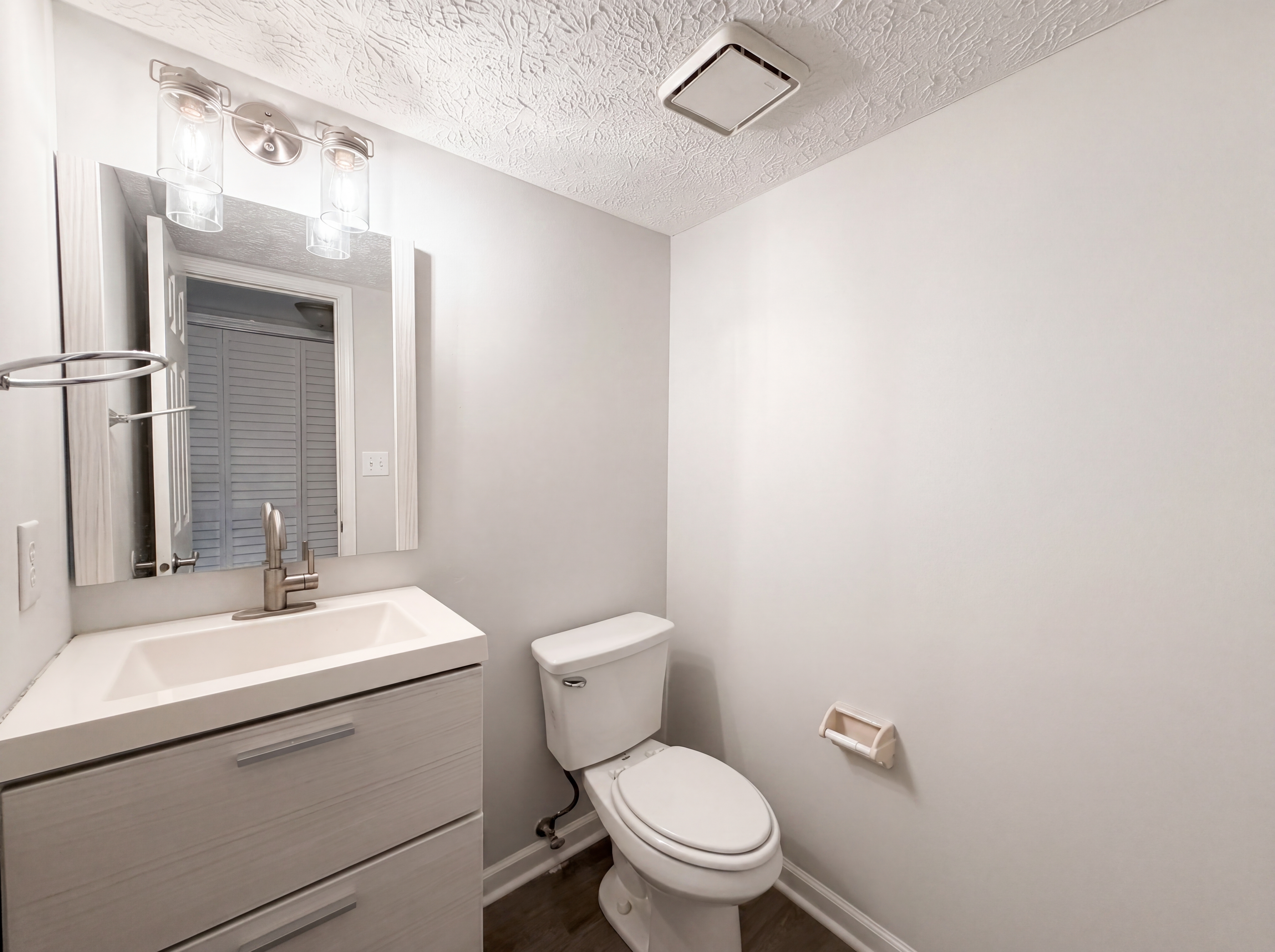 Photo 15 of 21 of 8302 La Habra Ln, Indianapolis, IN