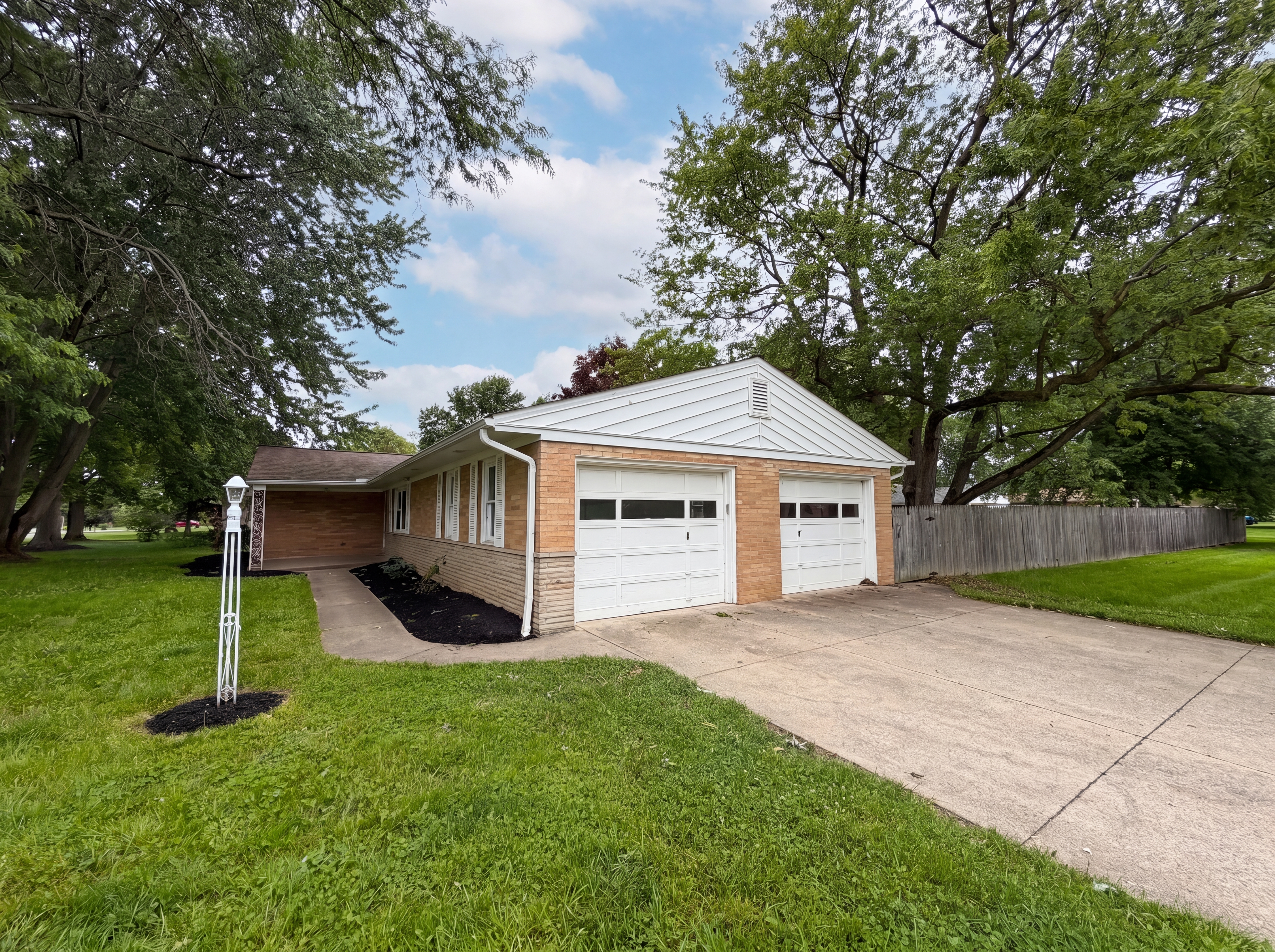 Photo 18 of 21 of 36700 Lakeland Dr, Avon, OH