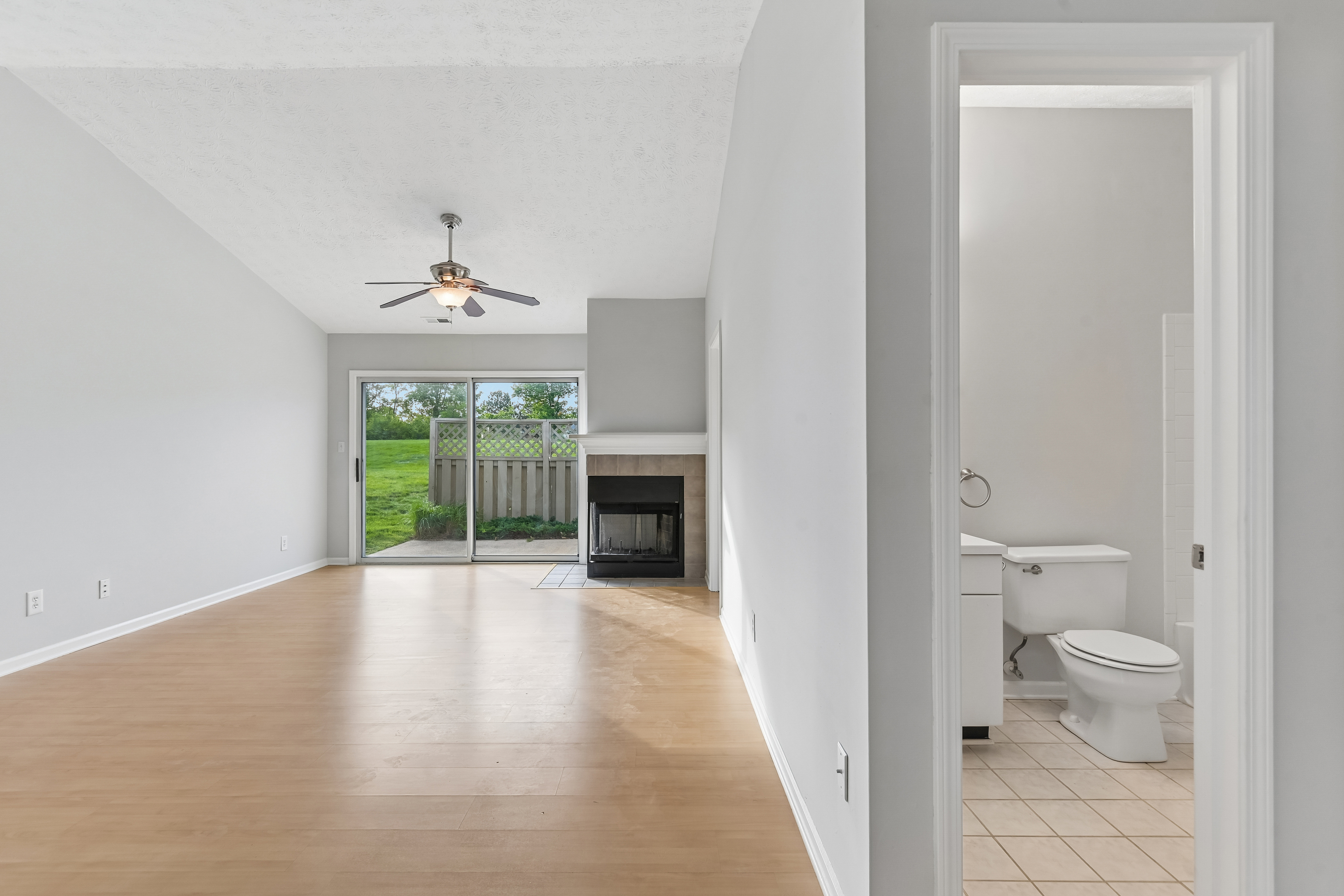 Photo 14 of 42 of 3711 Magenta Ln, Indianapolis, IN