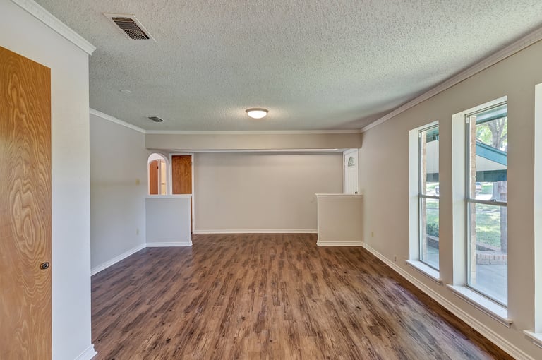 Photo 15 of 29 - 429 Kathy Dr, Desoto, TX 75115
