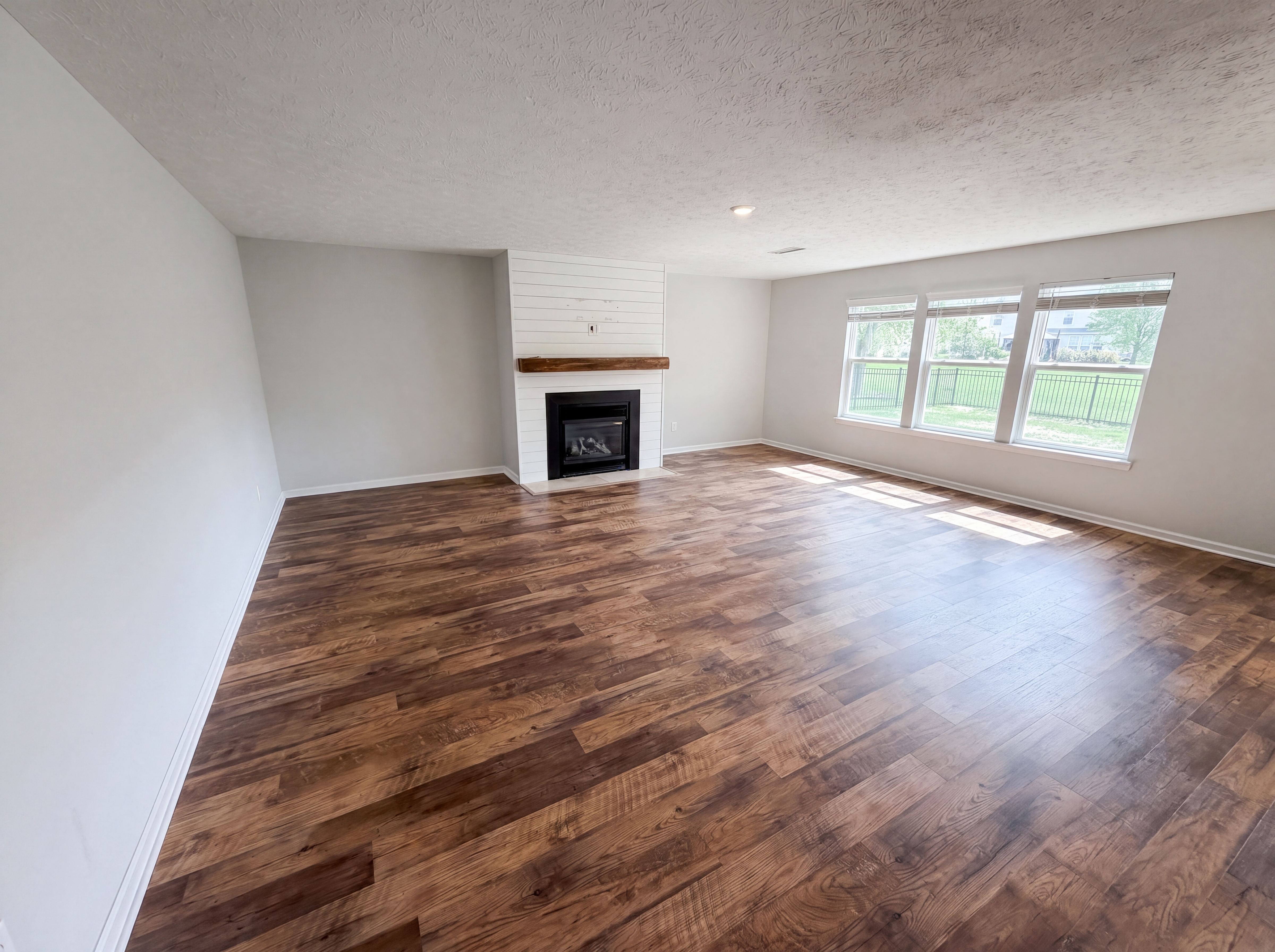 Photo 3 of 27 of 18676 Mill Grove Dr, Noblesville, IN
