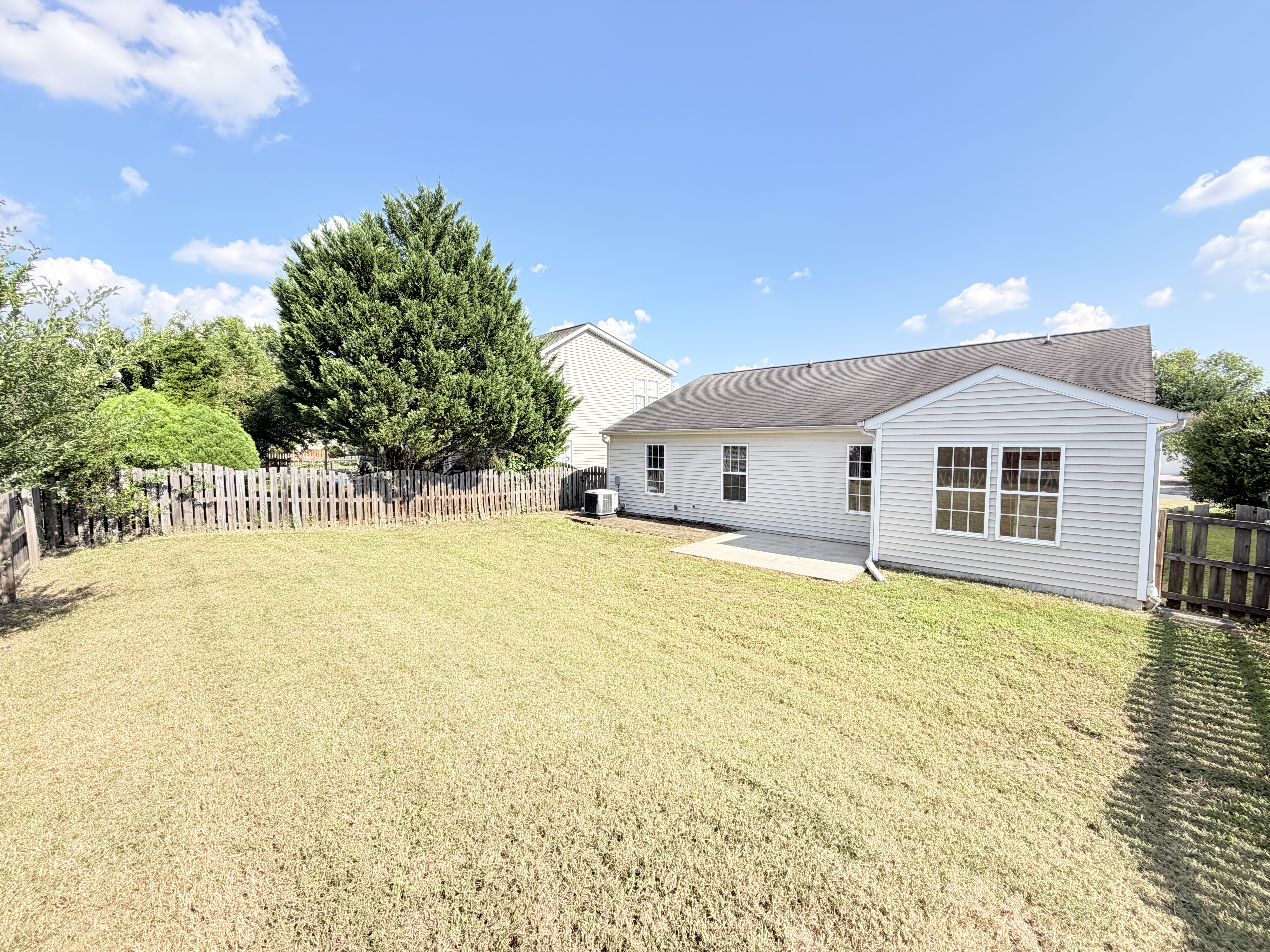 Photo 5 of 19 of 10215 Orchard Grass Ct, Charlotte, NC