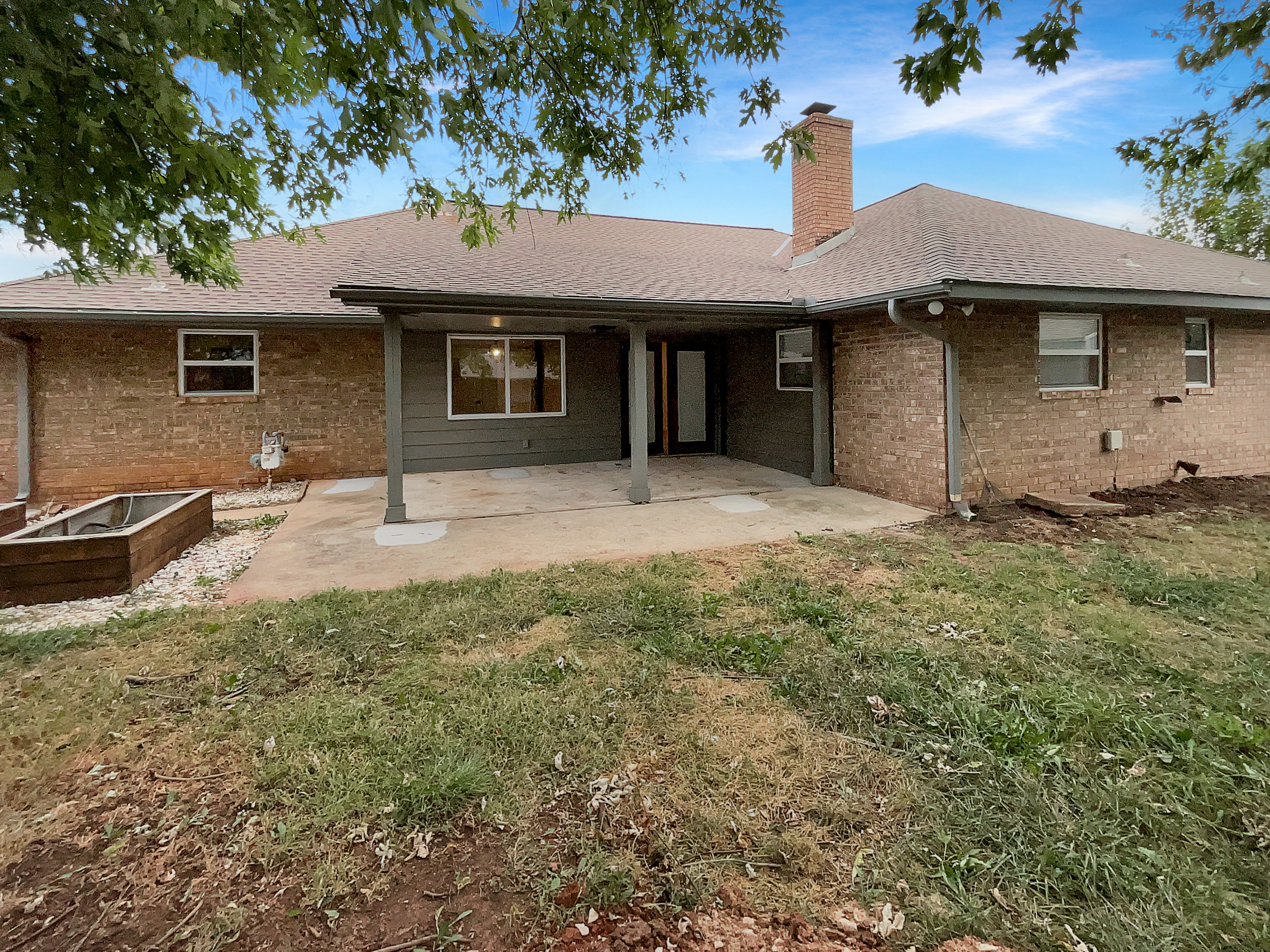 Photo 8 of 30 of 5816 NW 83rd St, Oklahoma City, OK