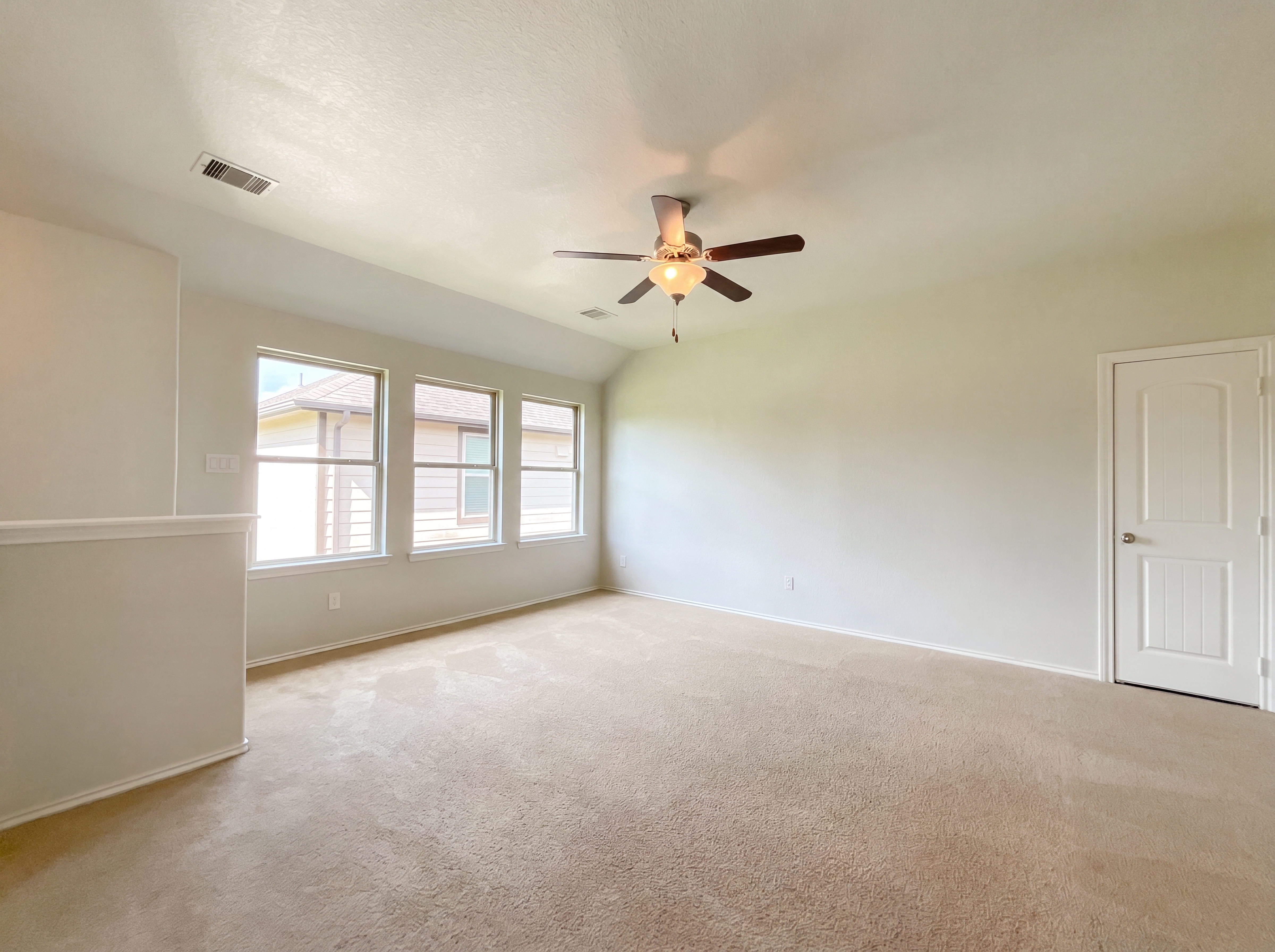 Photo 9 of 17 of 18813 Genova Bay Ct, New Caney, TX