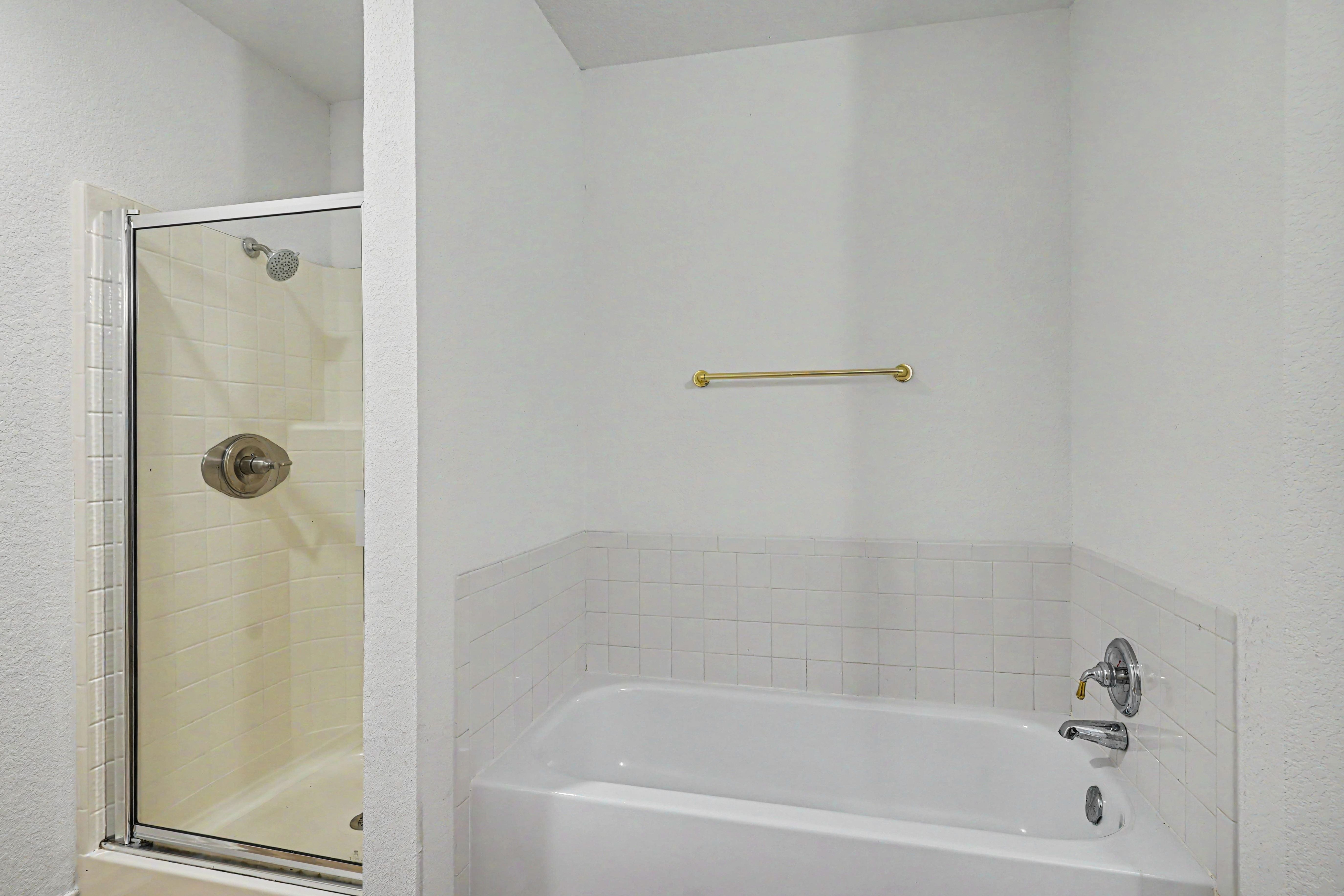 Photo 14 of 17 of 1504 Clover Ln, Granbury, TX