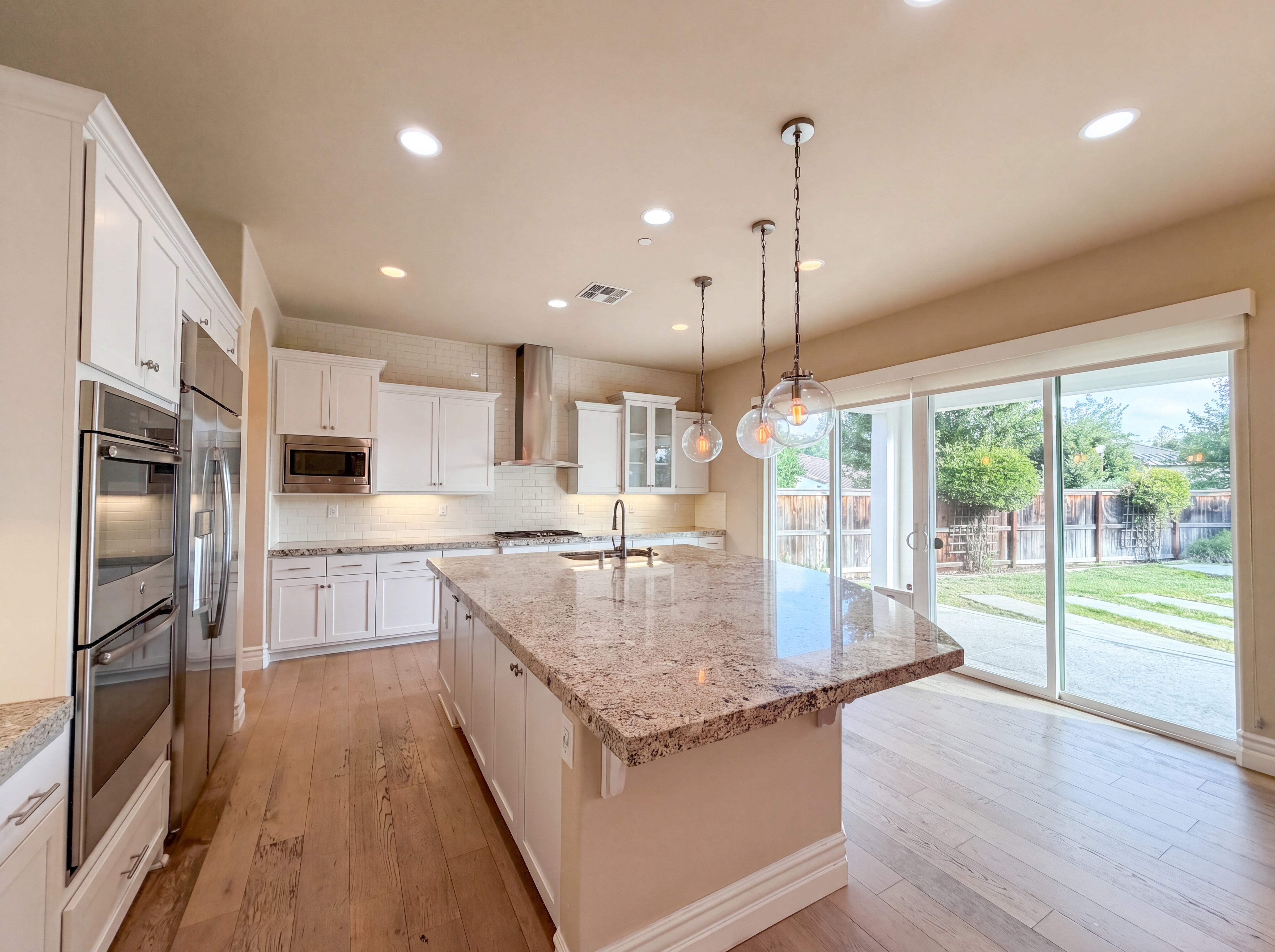 Photo 11 of 36 of 5601 Lakepointe Dr, Rocklin, CA