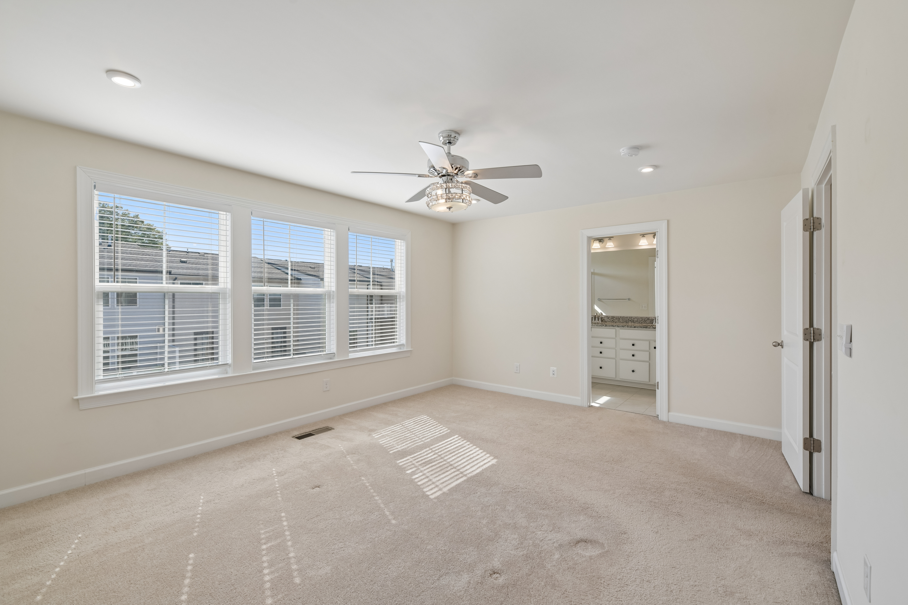 Photo 4 of 60 of 8124 Bock Farm Pl, Alexandria, VA