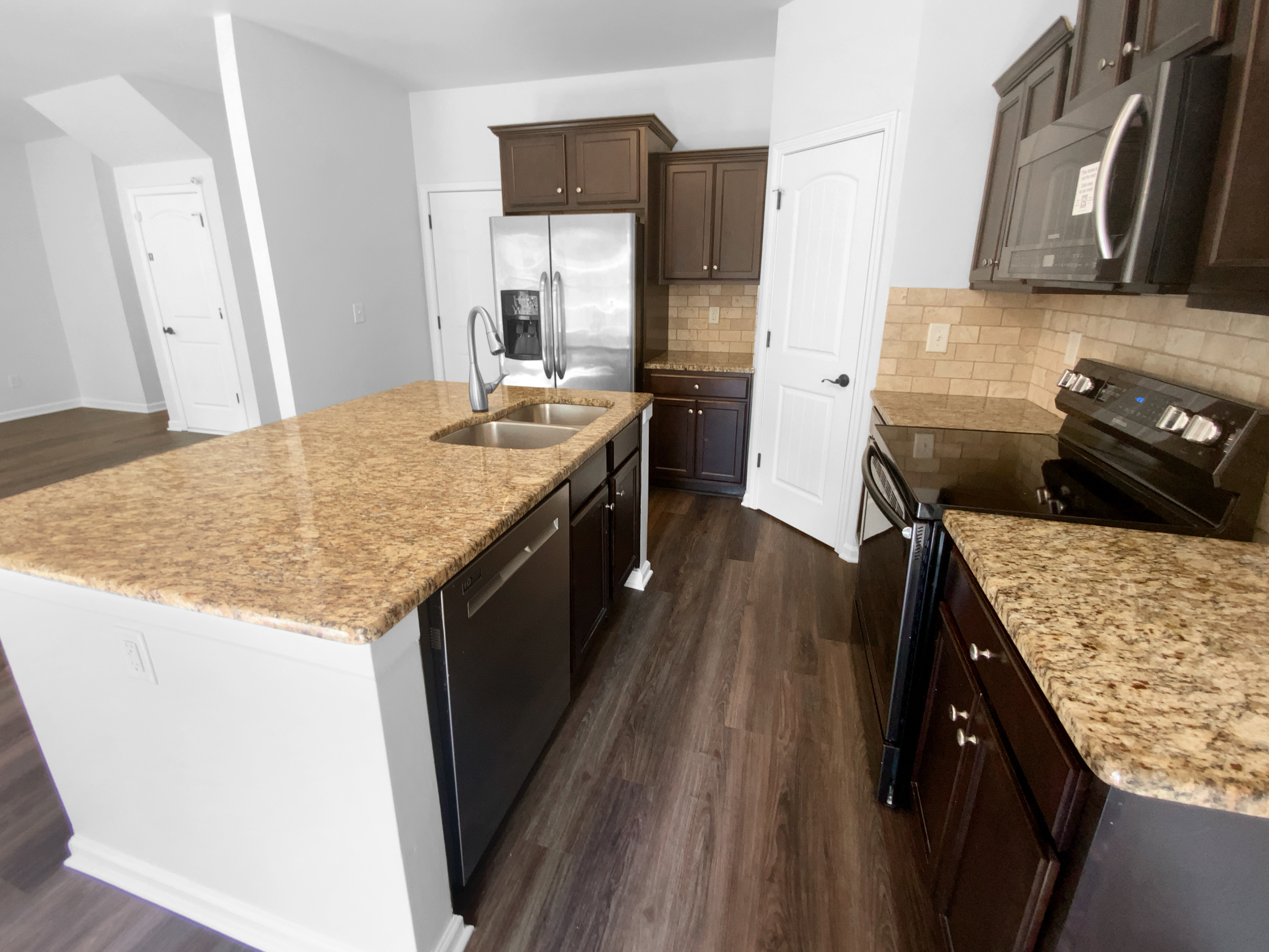 Photo 6 of 26 of 250 Bethany Manor Ct, Ball Ground, GA