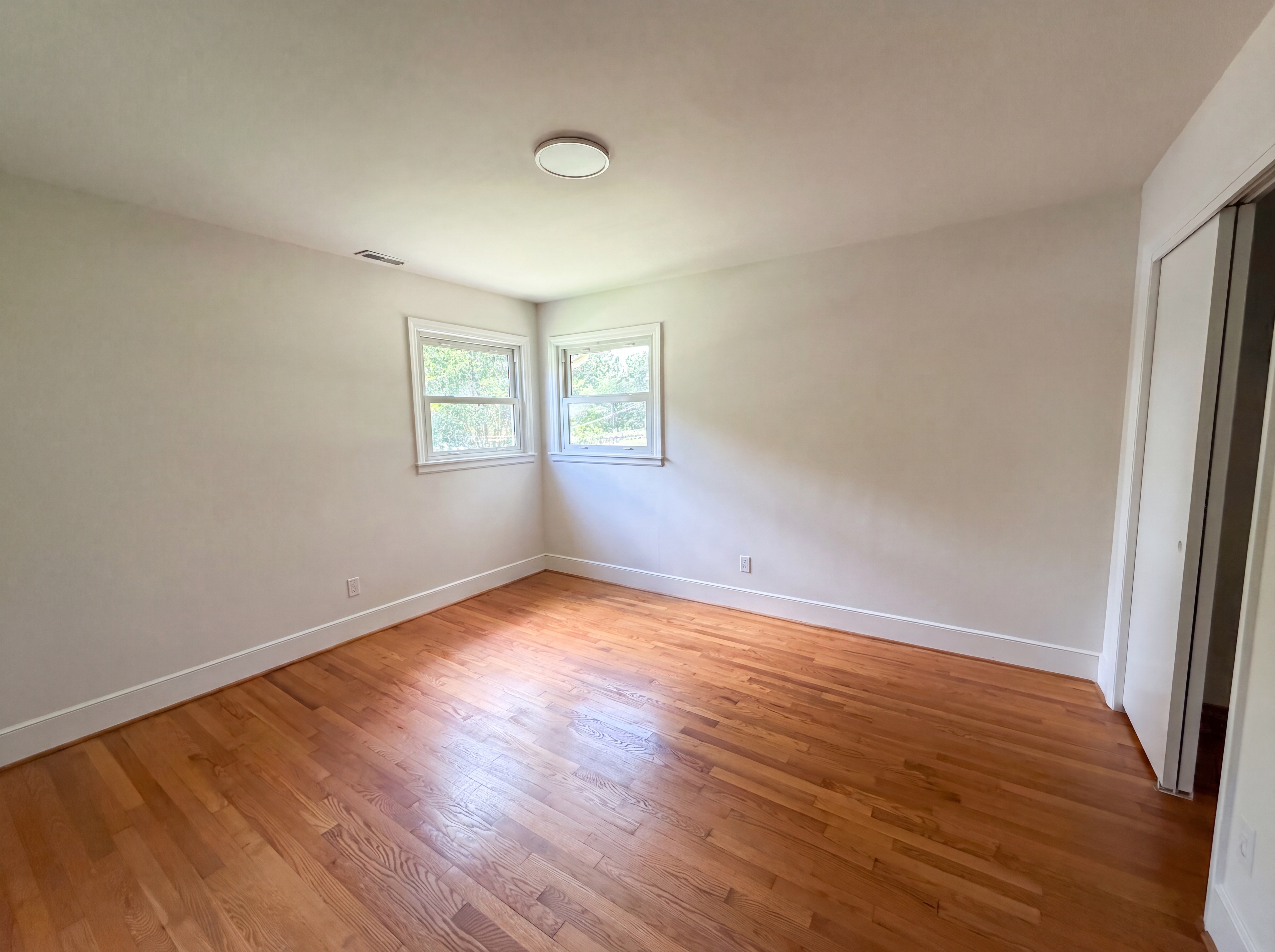 Photo 12 of 17 of 1911 Amberhill Ln, Charlotte, NC