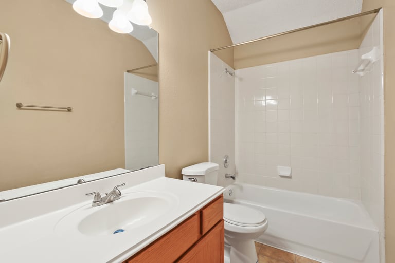 Photo 8 of 26 - 5028 San Jacinto Dr, Haltom City, TX 76137