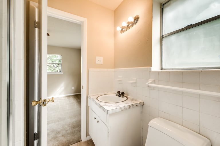 Photo 18 of 20 - 5201 Cloyce Ct, North Richland Hills, TX 76180