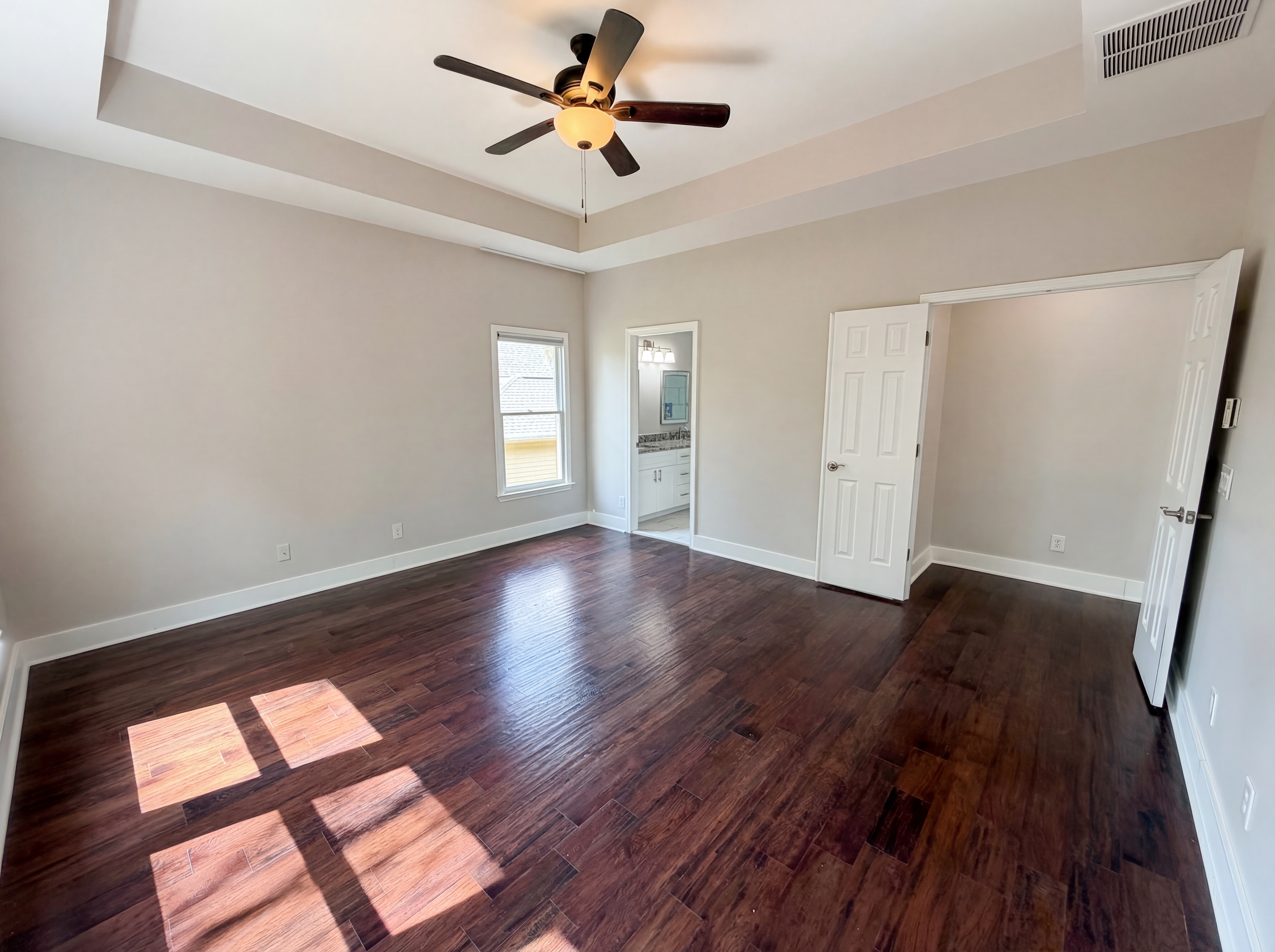Photo 4 of 44 of 4000 Amberley Ln, Marietta, GA