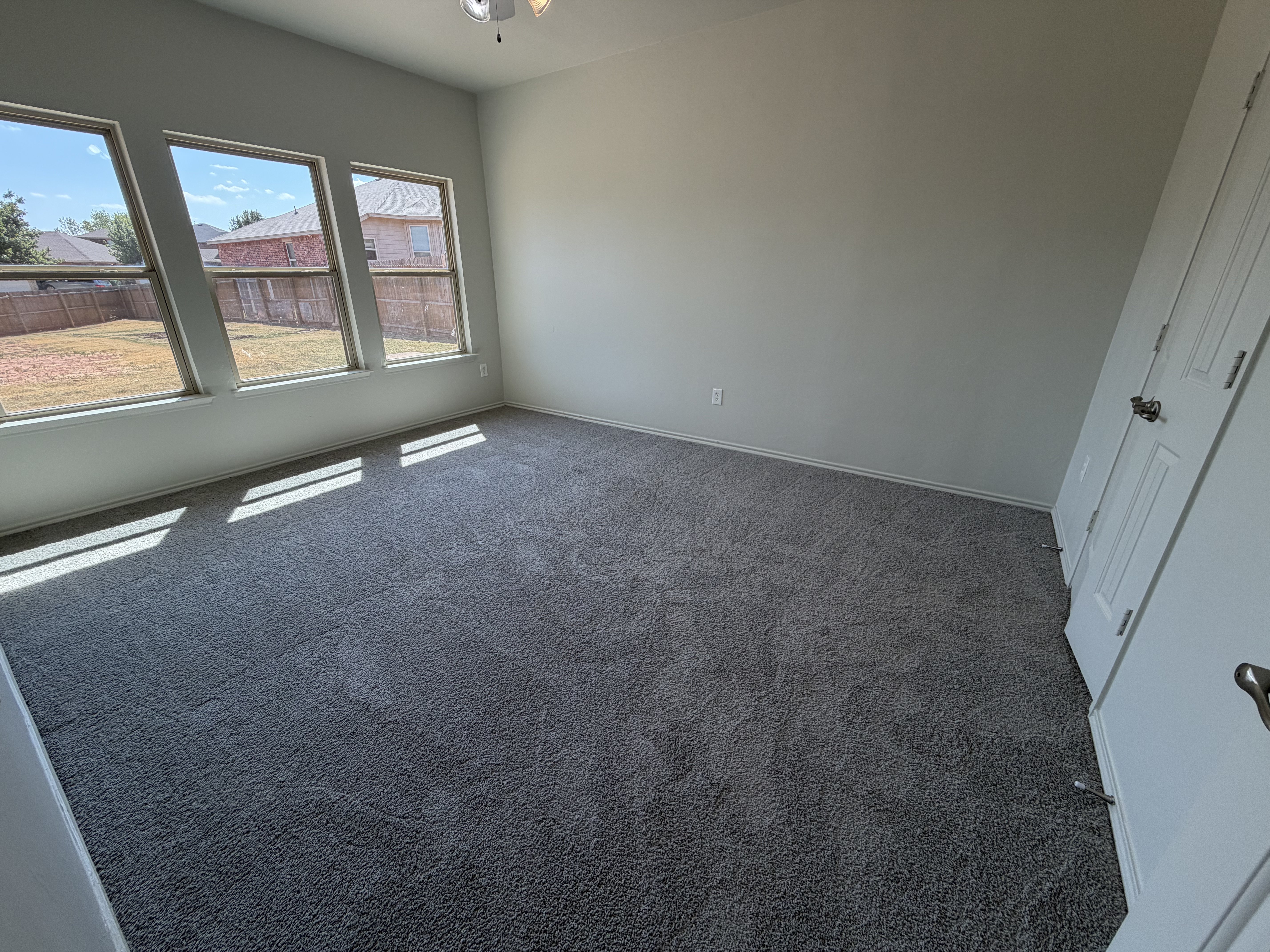 Photo 4 of 18 of 11208 NW 97th St, Yukon, OK