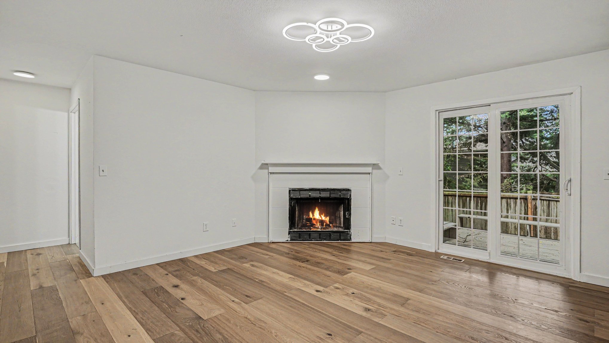 Photo 3 of 19 of 9605 NE 132nd St, Kirkland, WA