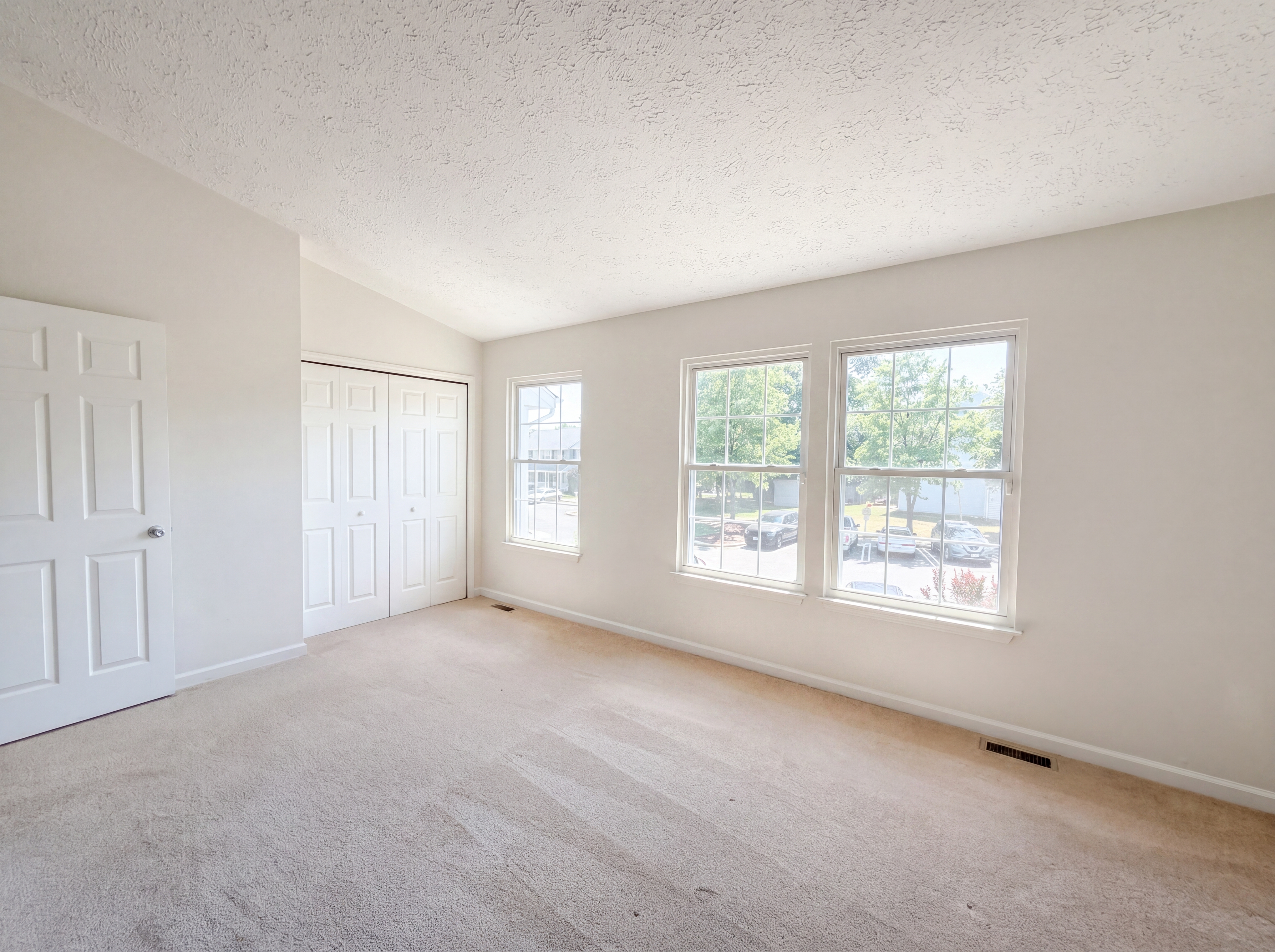 Photo 9 of 41 of 5812 Springfish Pl, Waldorf, MD