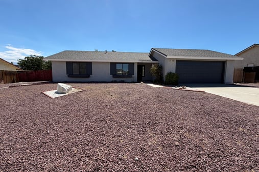 Photo 1 of 18 of 13561 Glacier Cir, Hesperia, CA