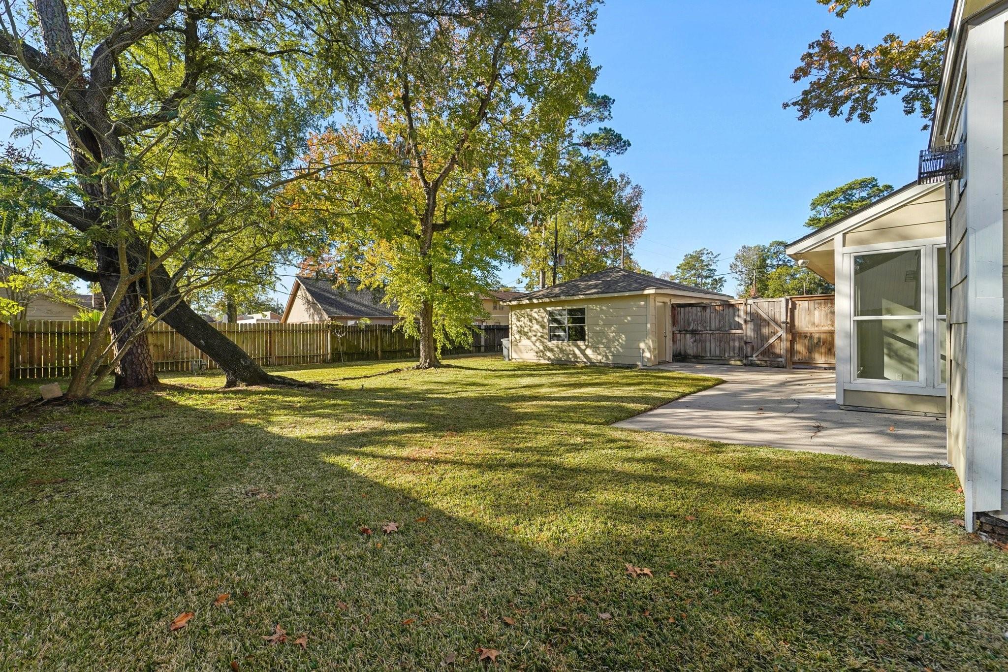Photo 2 of 37 of 515 Rosewood Dr, Shenandoah, TX