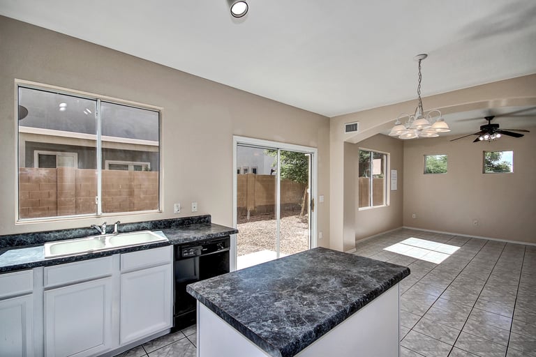 Photo 9 of 24 - 4233 W Irwin Ave, Phoenix, AZ 85041