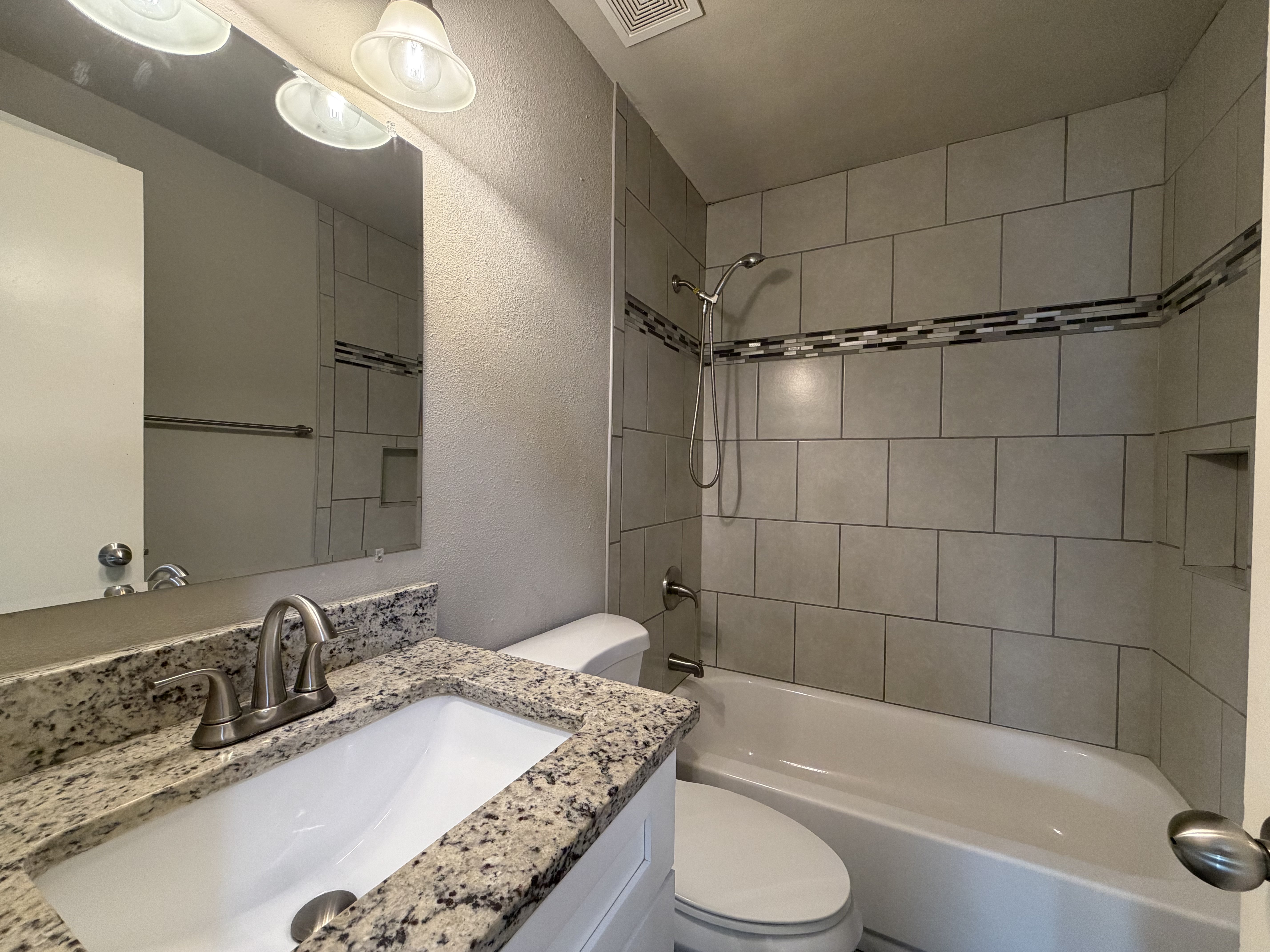 Photo 10 of 20 of 330 E Coral Way, Grand Prairie, TX