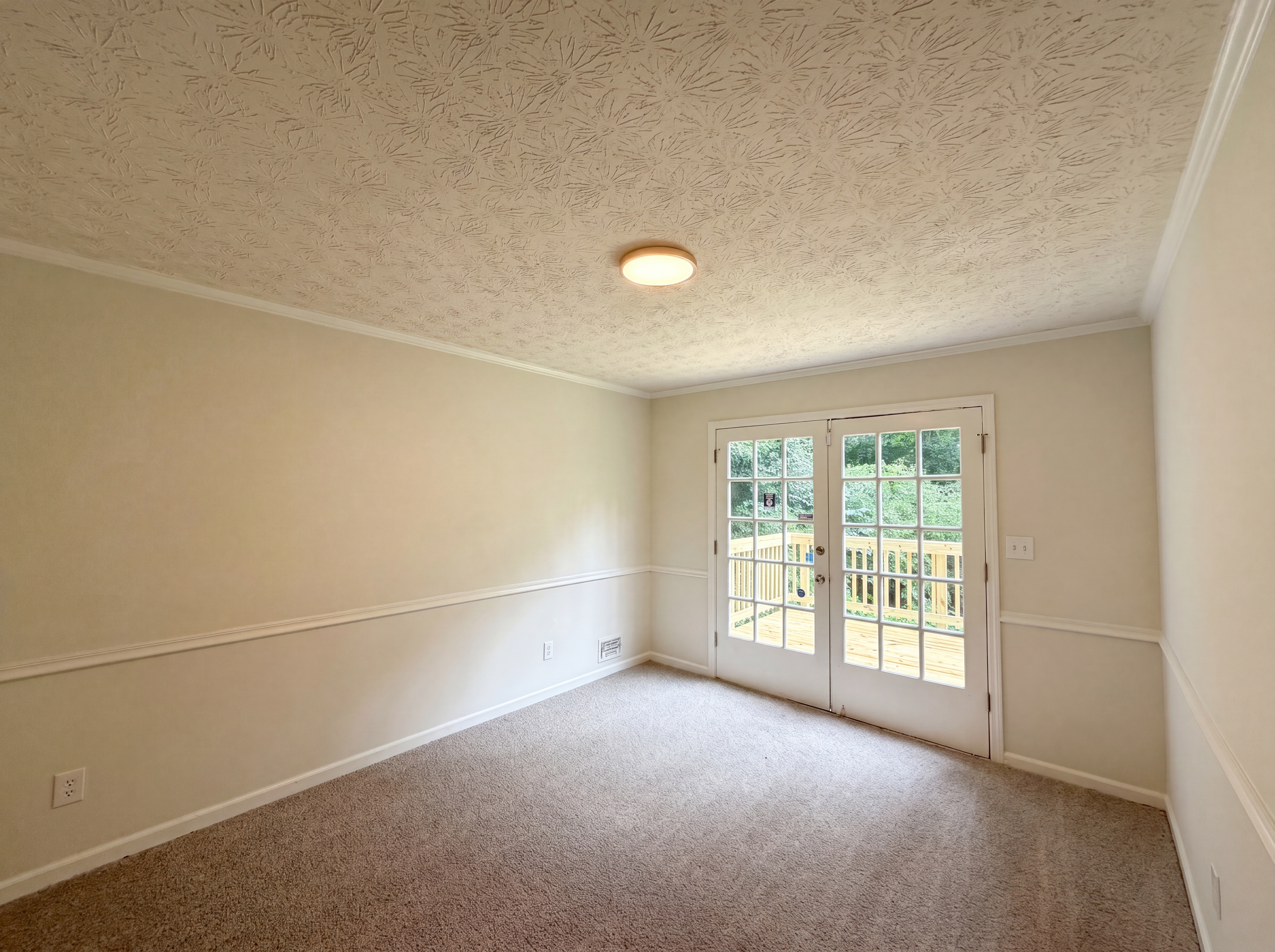 Photo 12 of 31 of 6486 Lynndale Ln, Morrow, GA