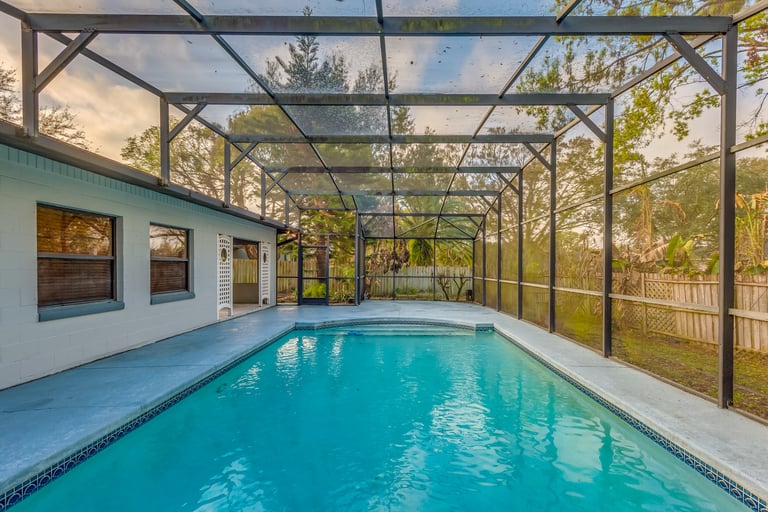 Photo 3 of 21 - 5530 Queenswood Dr, Orlando, FL 32810