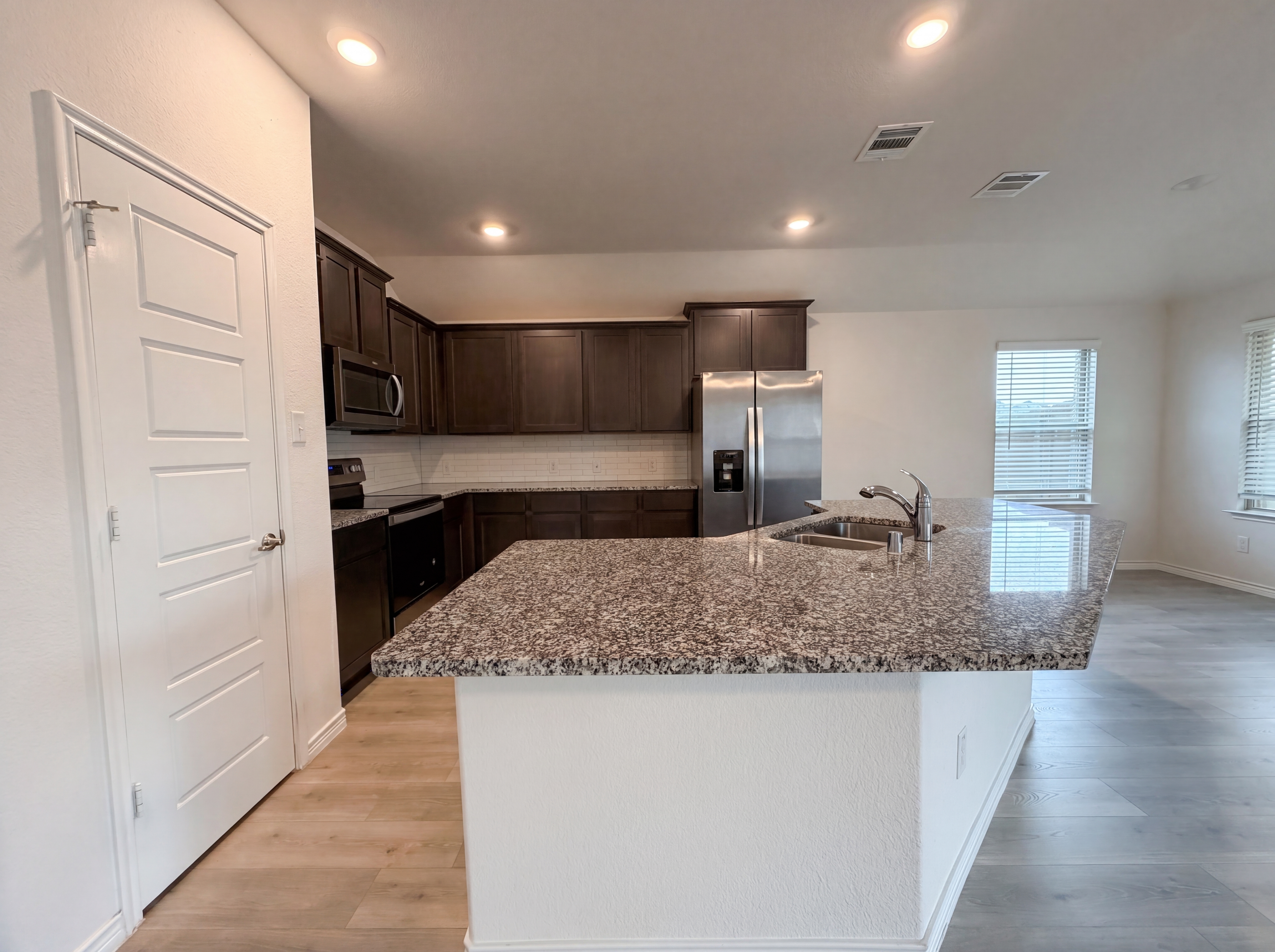 Photo 8 of 18 of 3005 Teakwood St, Anna, TX