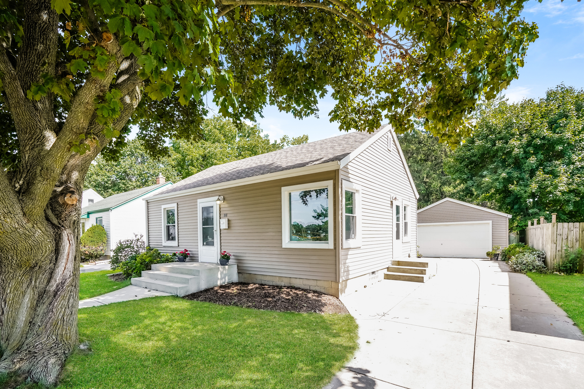 Photo 6 of 20 of 181 Walton Ave, Waukesha, WI