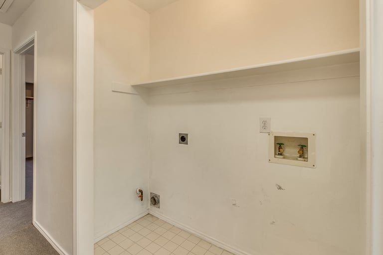 Photo 19 of 27 - 1332 Dallshan Dr, Carrollton, TX 75007