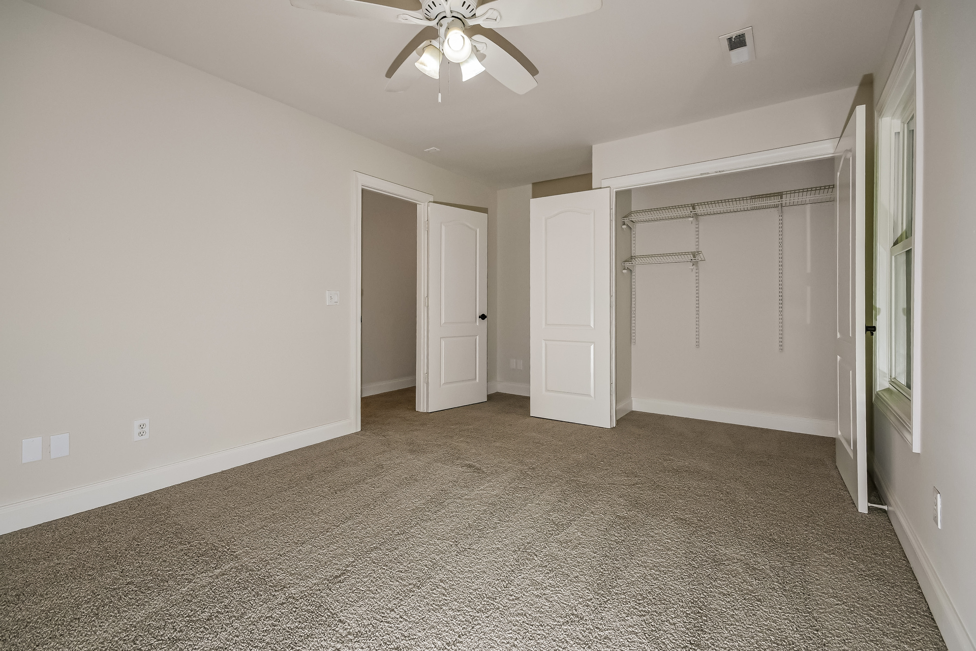 Photo 11 of 22 of 321 Eastover Cir, Summerville, SC