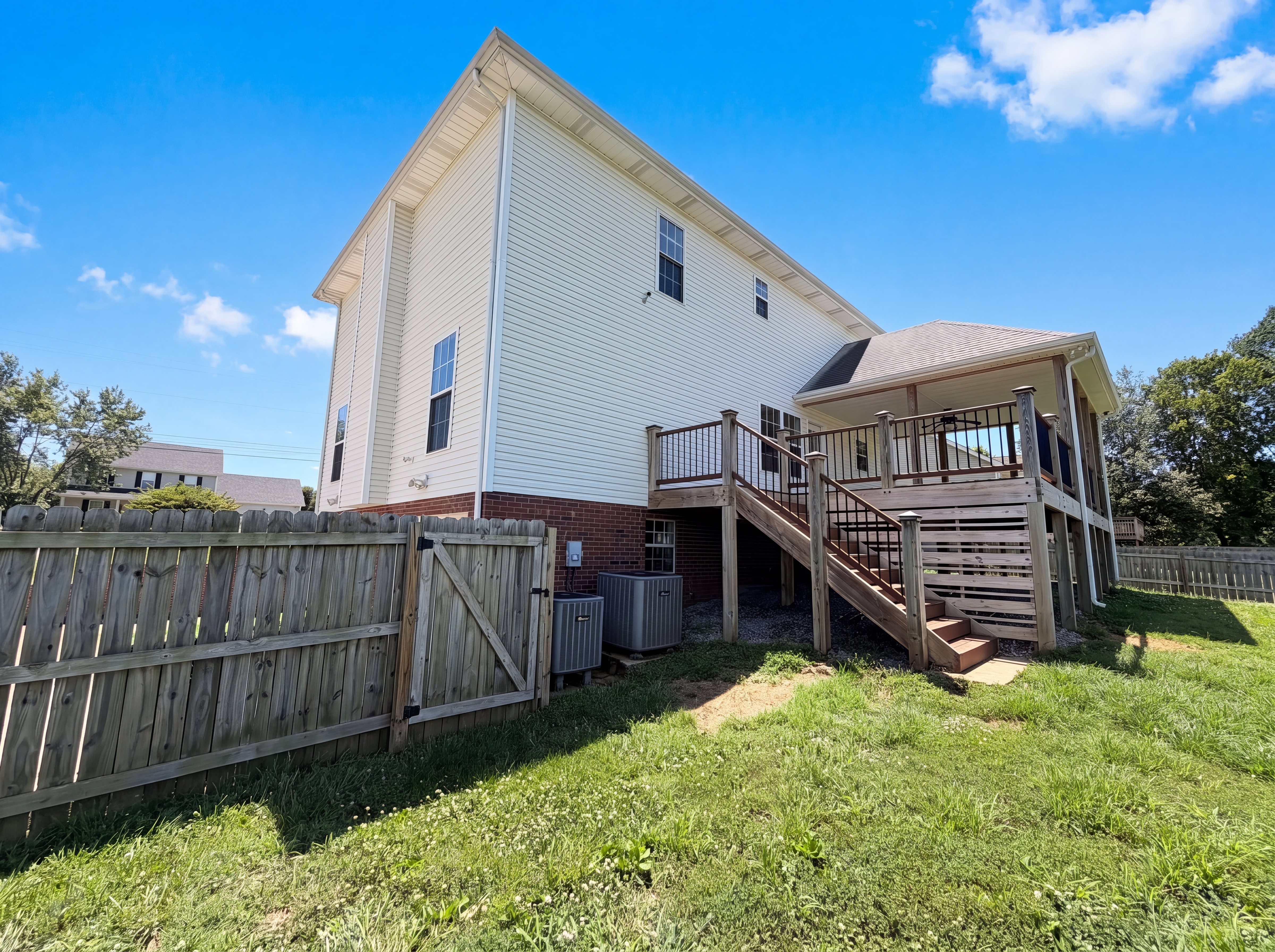 Photo 18 of 24 of 1117 Thornberry Dr, Clarksville, TN