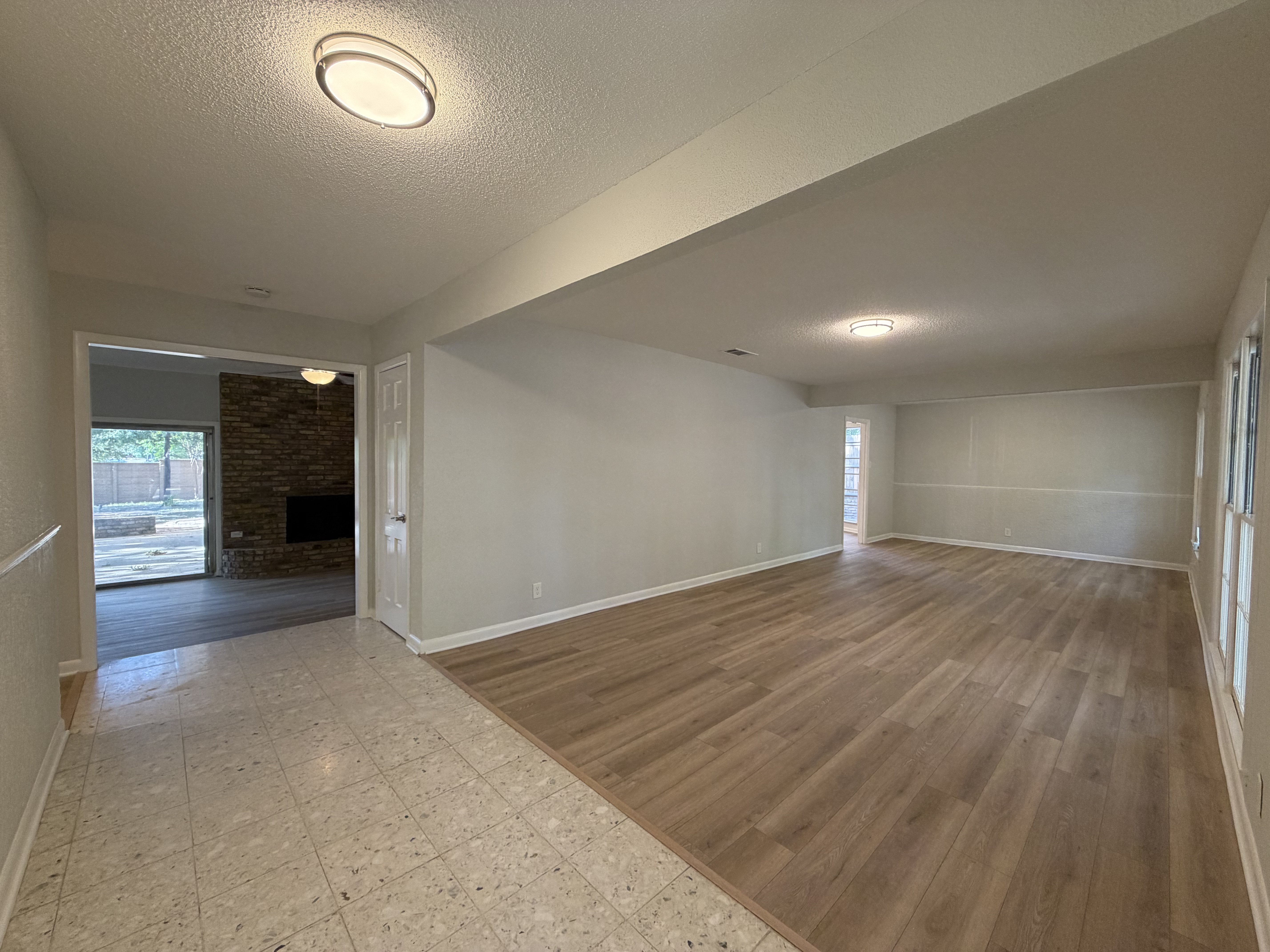 Photo 2 of 31 of 813 Wheelwood Dr, Hurst, TX