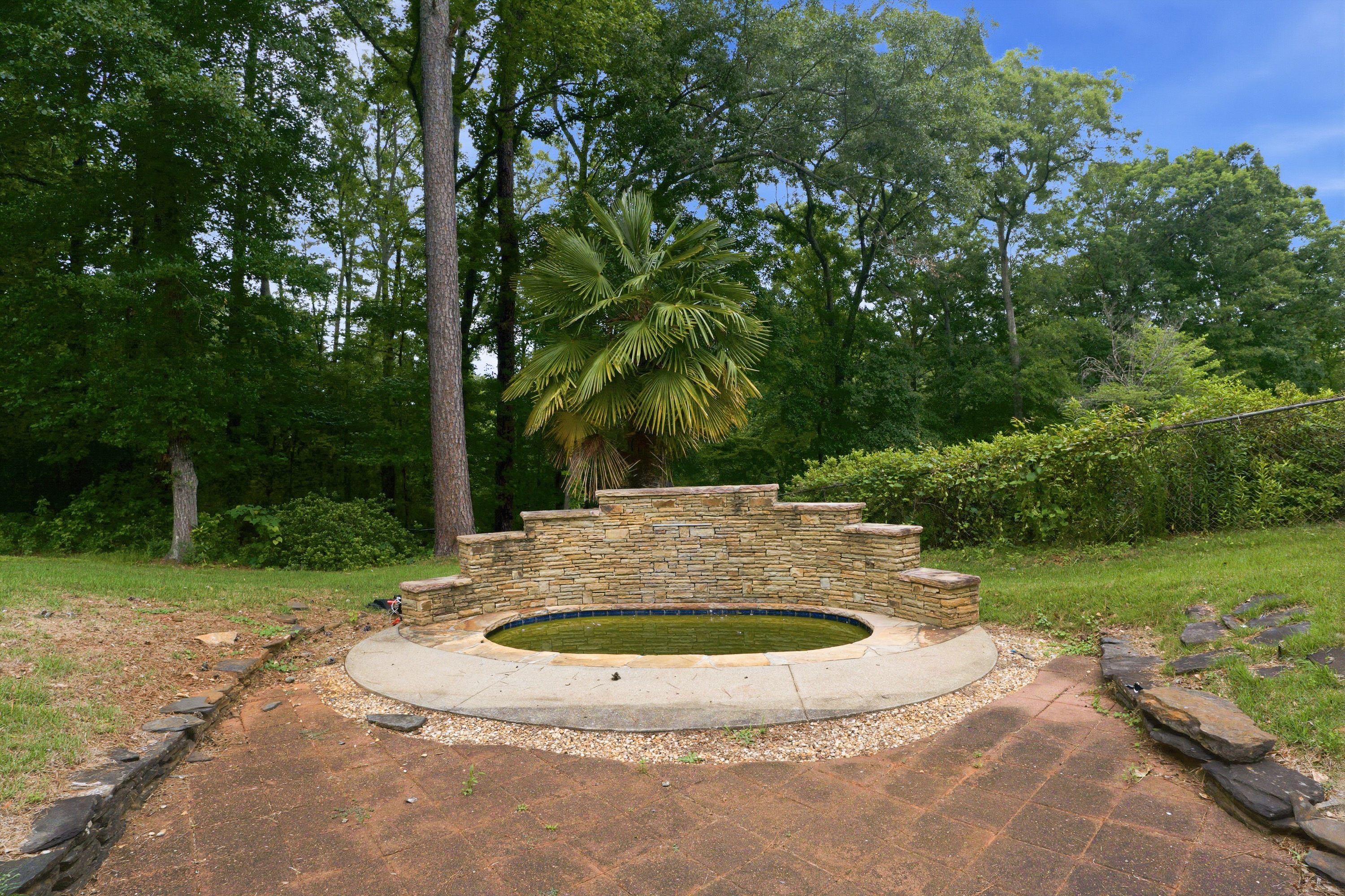 Photo 31 of 37 of 3839 Cotswold Dr , Lilburn, GA