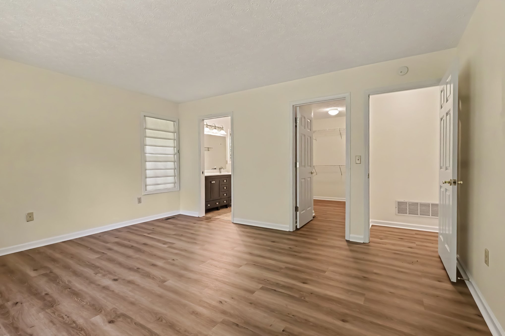 Photo 4 of 19 of 433 Kelly Way, Bellefontaine, OH
