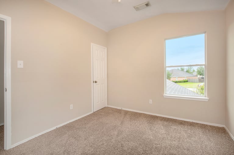 Photo 12 of 17 - 8410 Macow Ct, Rosharon, TX 77583