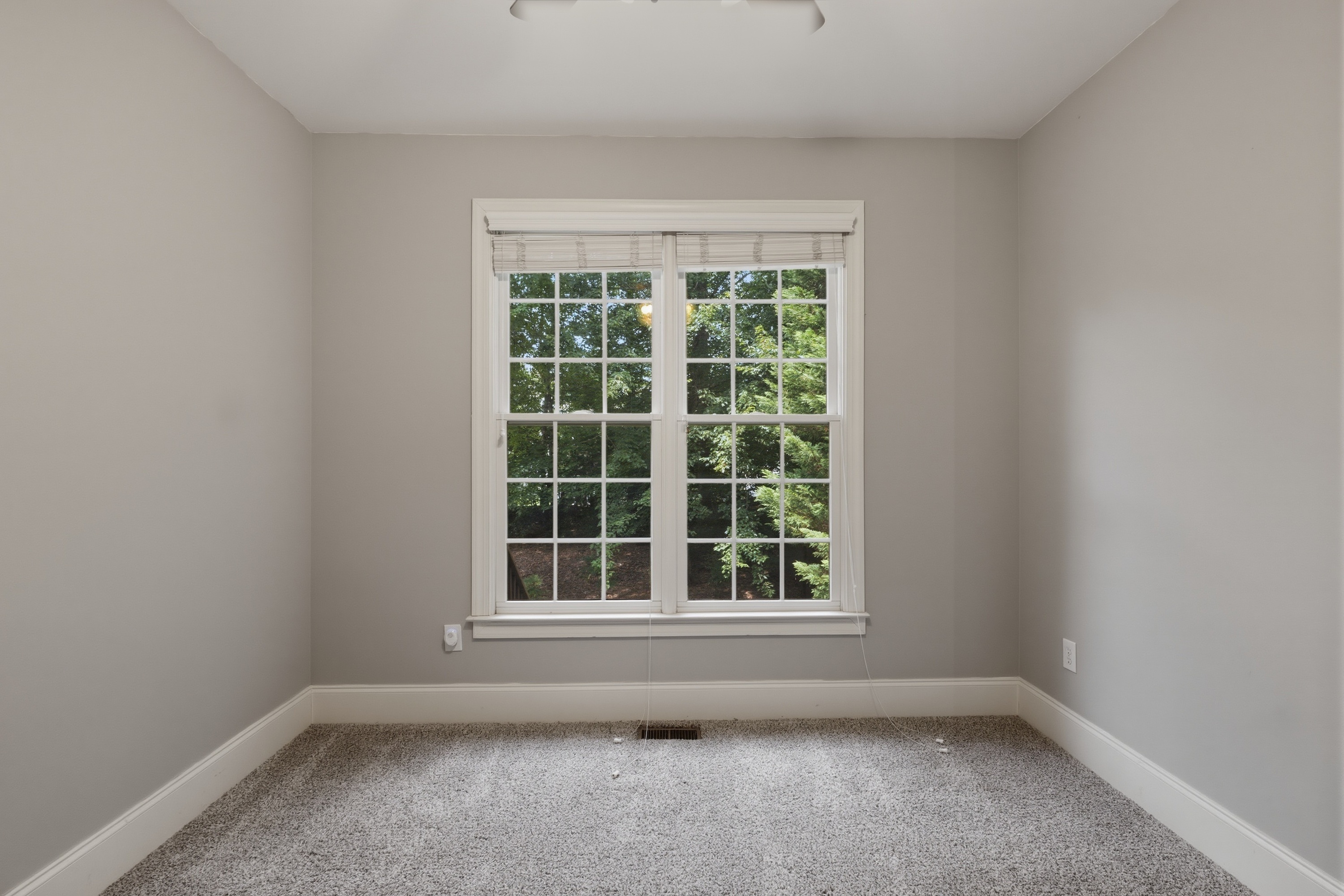 Photo 18 of 51 of 4530 Oak Brook Dr SE, Smyrna, GA