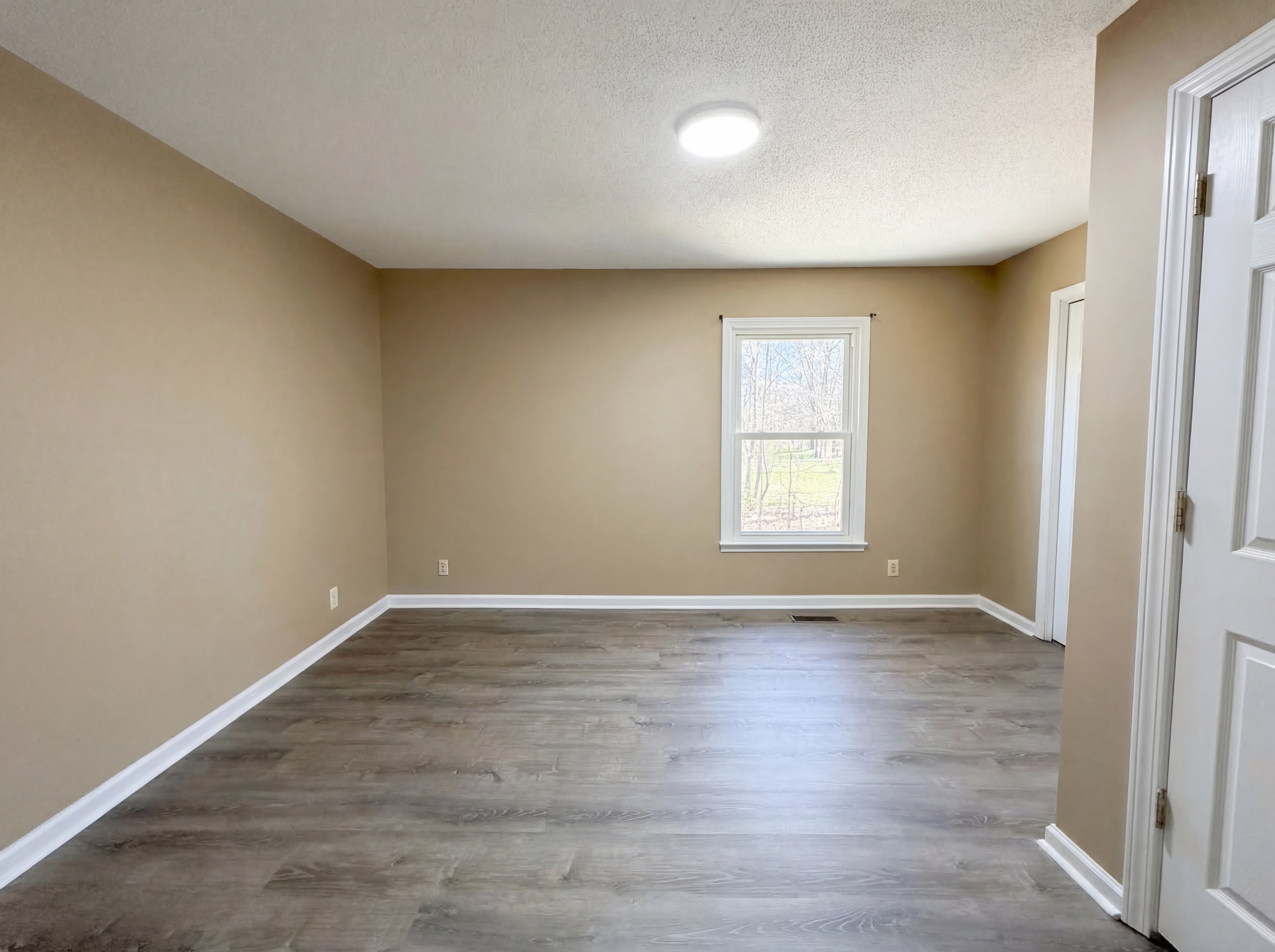 Photo 10 of 23 of 1157 Woodbridge Dr, Clarksville, TN
