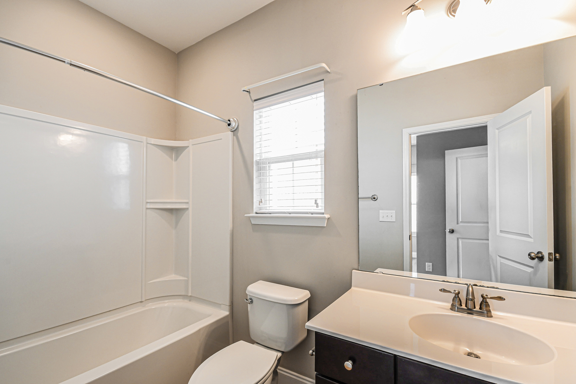 Photo 11 of 20 of 1055 Ashley Garden Blvd, Charleston, SC