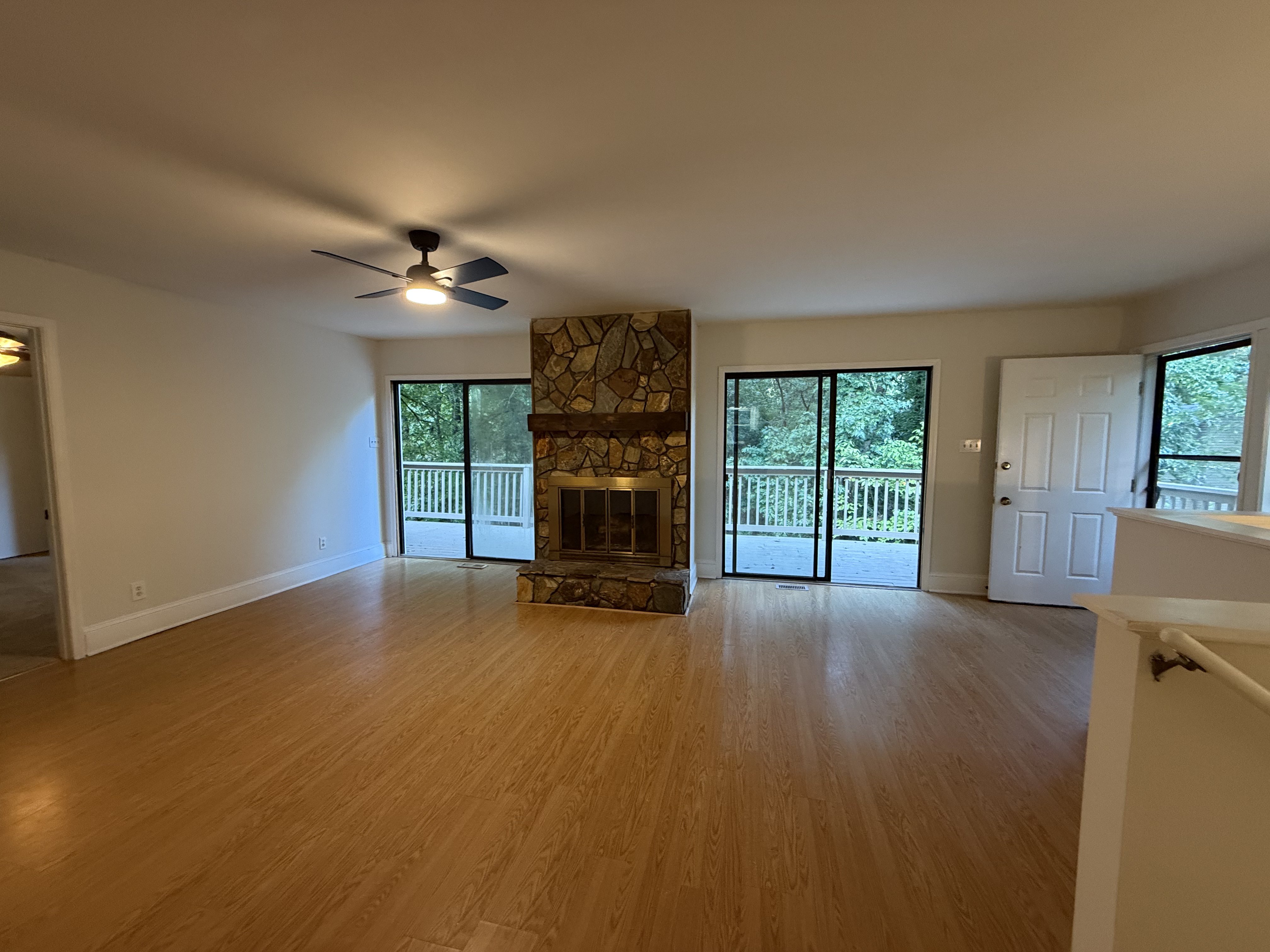 Photo 3 of 27 of 4043 Windward Dr, Tega Cay, SC