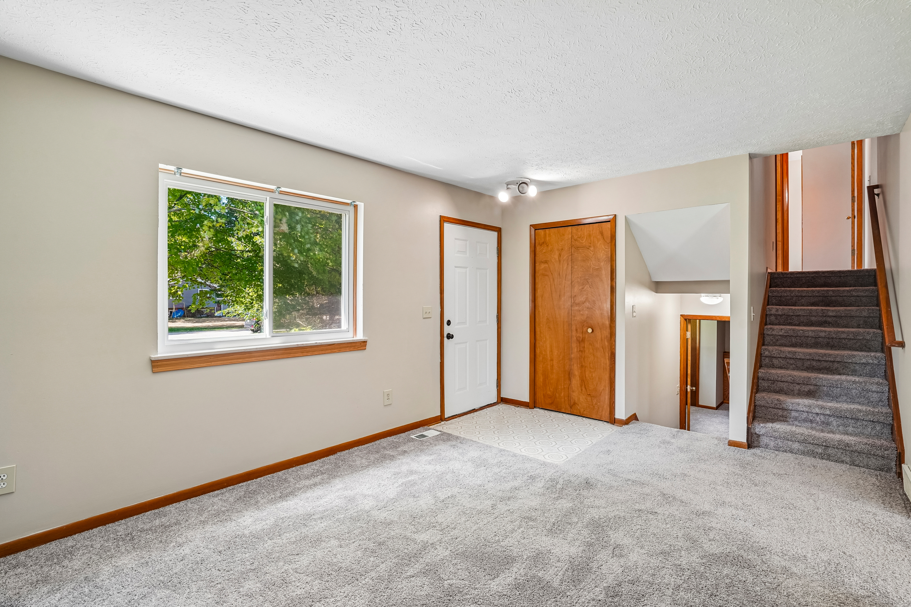 Photo 4 of 30 of 10153 Ashton St, Pinckney, MI